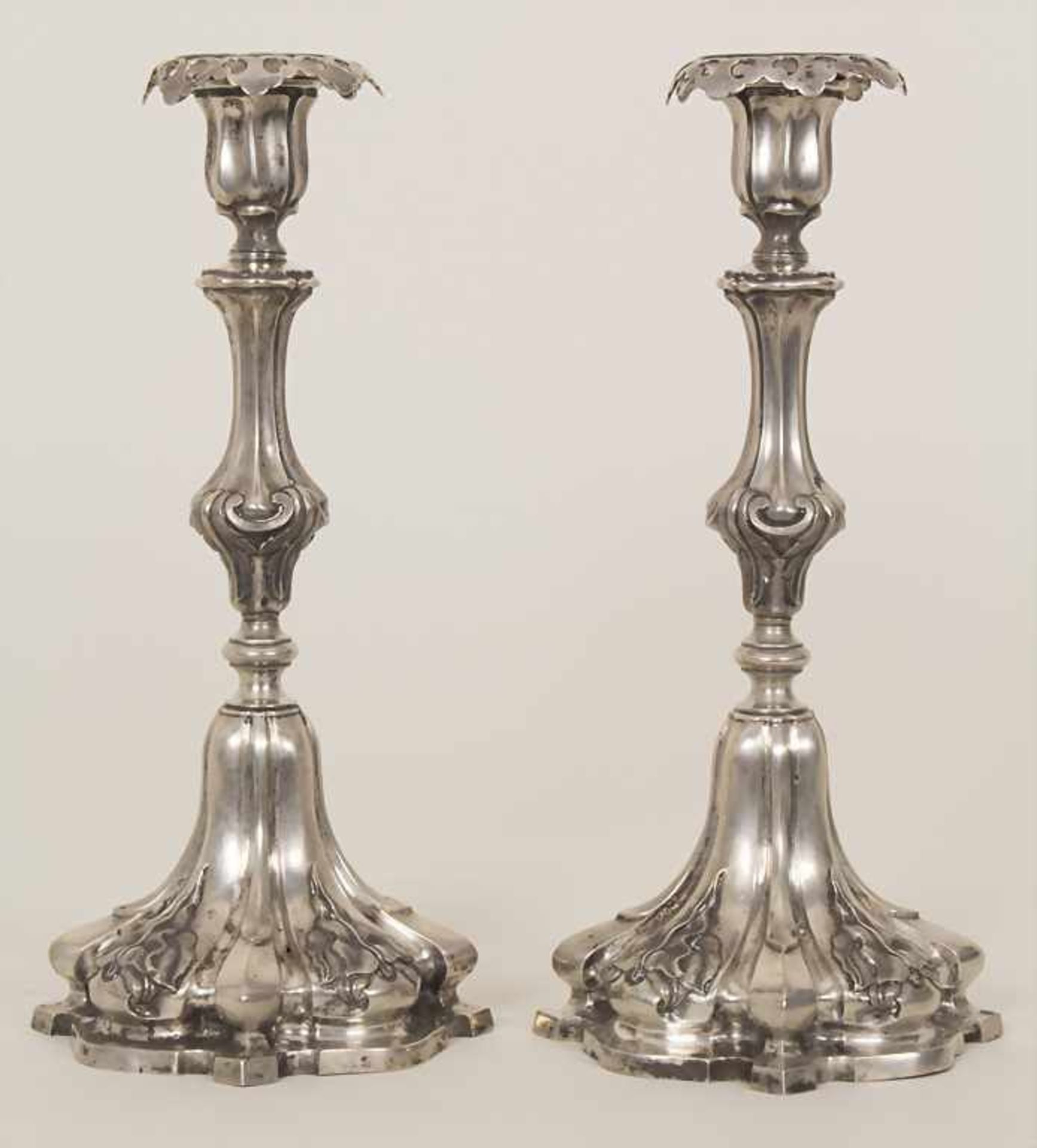 Paar Barock Kerzenleuchter / A pair of Baroque silver candlesticks, Porto, 19. Jh.Material: Silber,