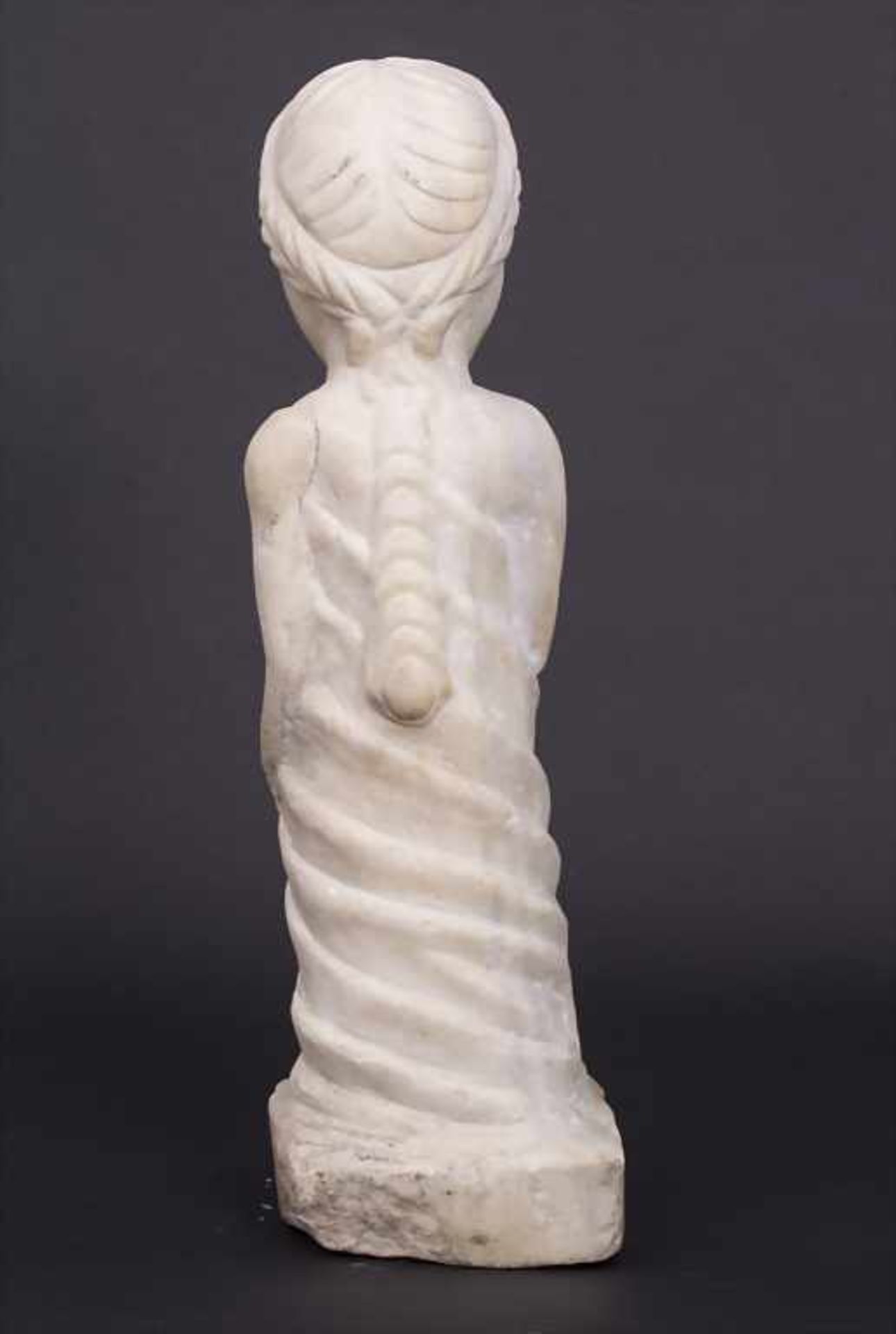 Marmorstatue 'Bacchantin' Frankreich, 16./17. Jh.Material: Heller Marmor, grau geädert,Höhe: 48 cm, - Image 3 of 4
