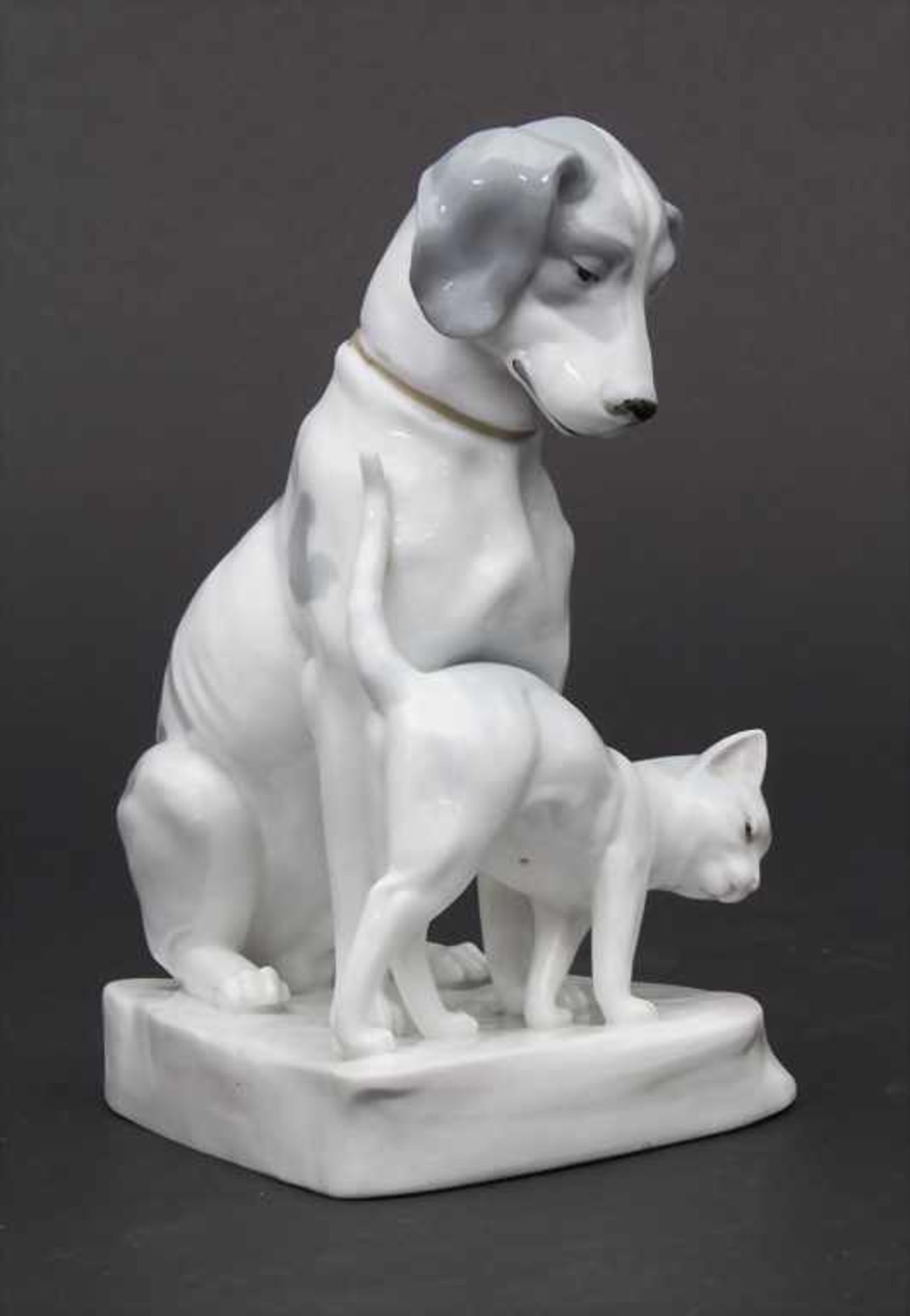 Jugendstil Tierfigurengruppe 'Hund und Katze' / An Art Nouveau figural group of a cat and a dog,