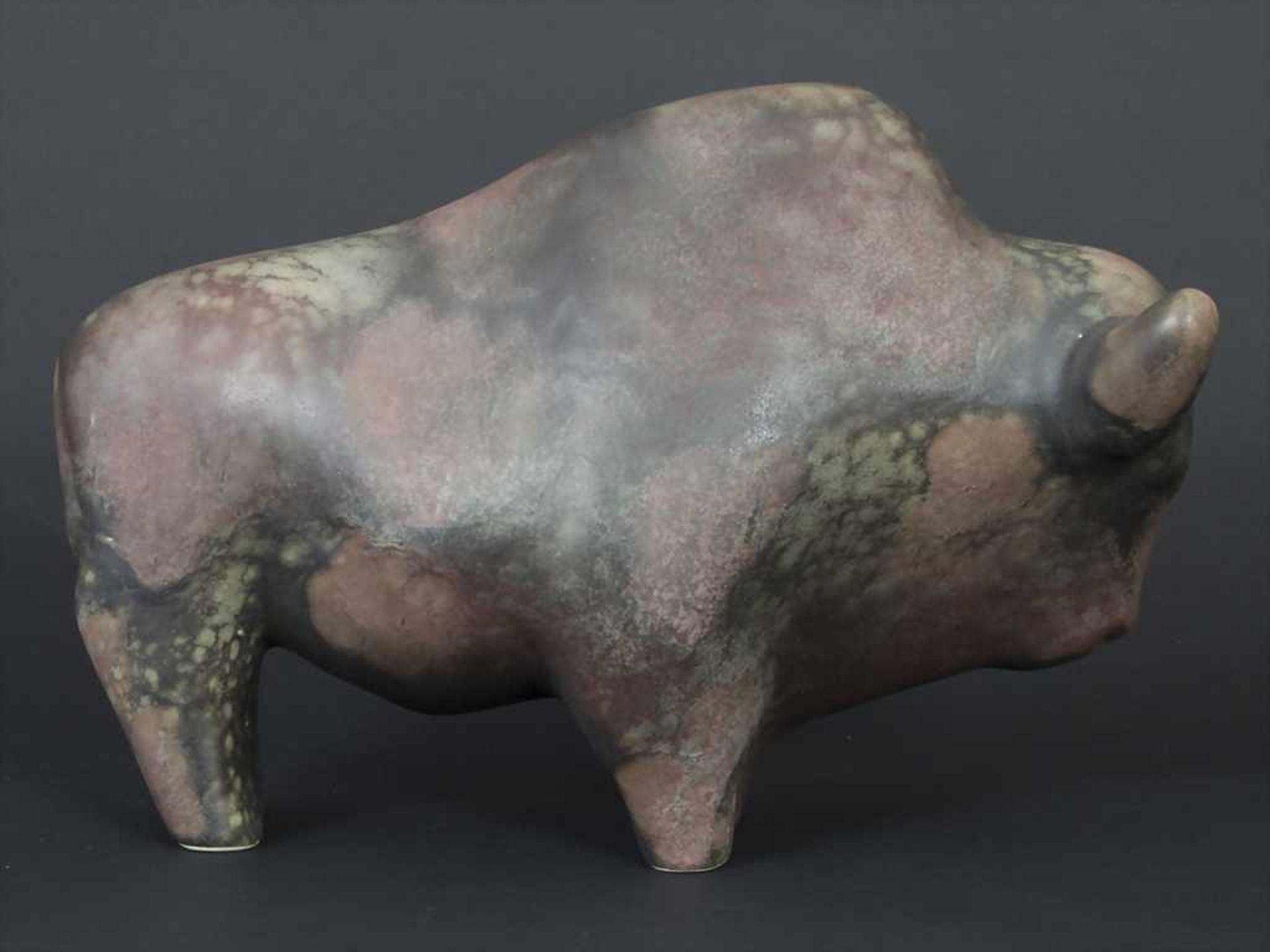 Kurt Tschörner (20. Jh.), Keramikskulptur 'Büffel' / Ceramic sculpture 'buffalo', Ruscha Keramik, um - Image 3 of 3