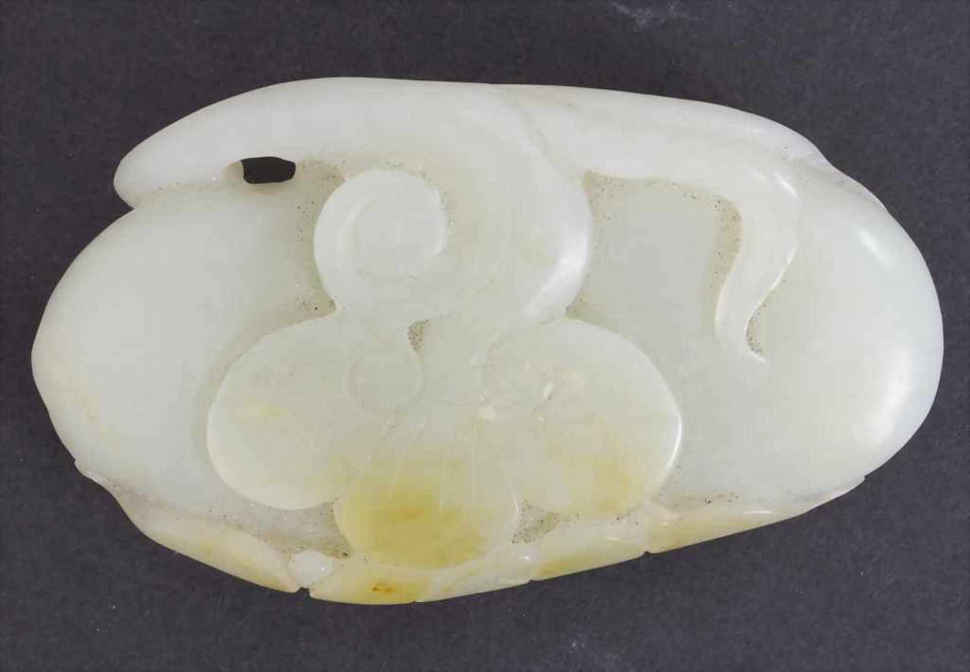 Jade-Anhänger 'Pfirsich' / A jade pendant 'peach'In China Symbol für ein langes Leben, Material: