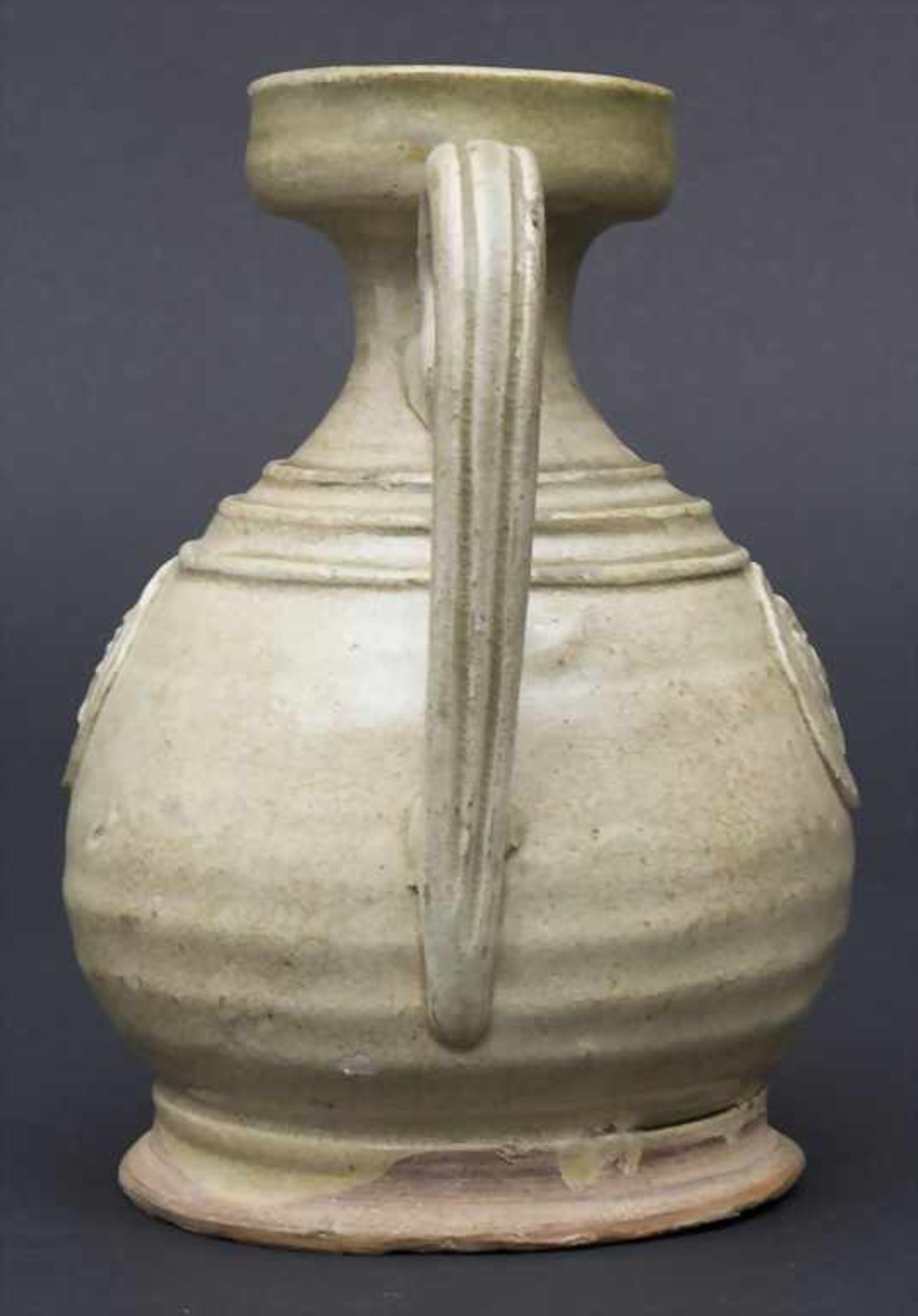 Kännchen, China, wohl Song-Dynastie 960-1279Material: Keramik, mit grünlich durchscheinender - Bild 2 aus 8