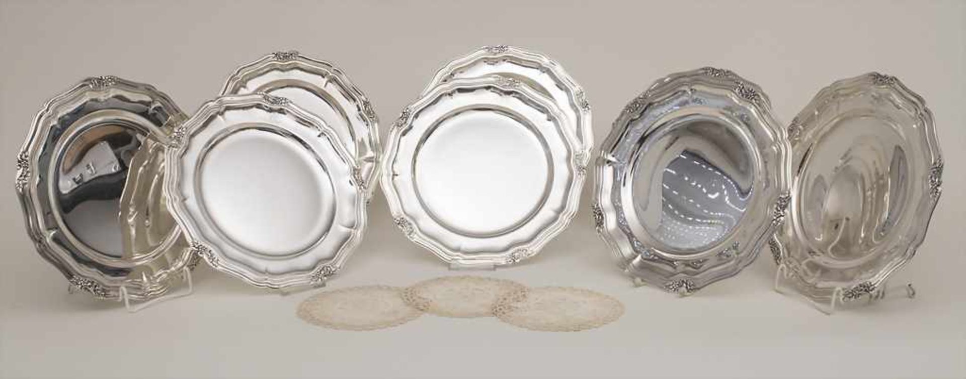 8 Platzteller / 8 silver underplates, Carl M. Cohr, Fredericia, Dänemark / Denmark, 1936Material: