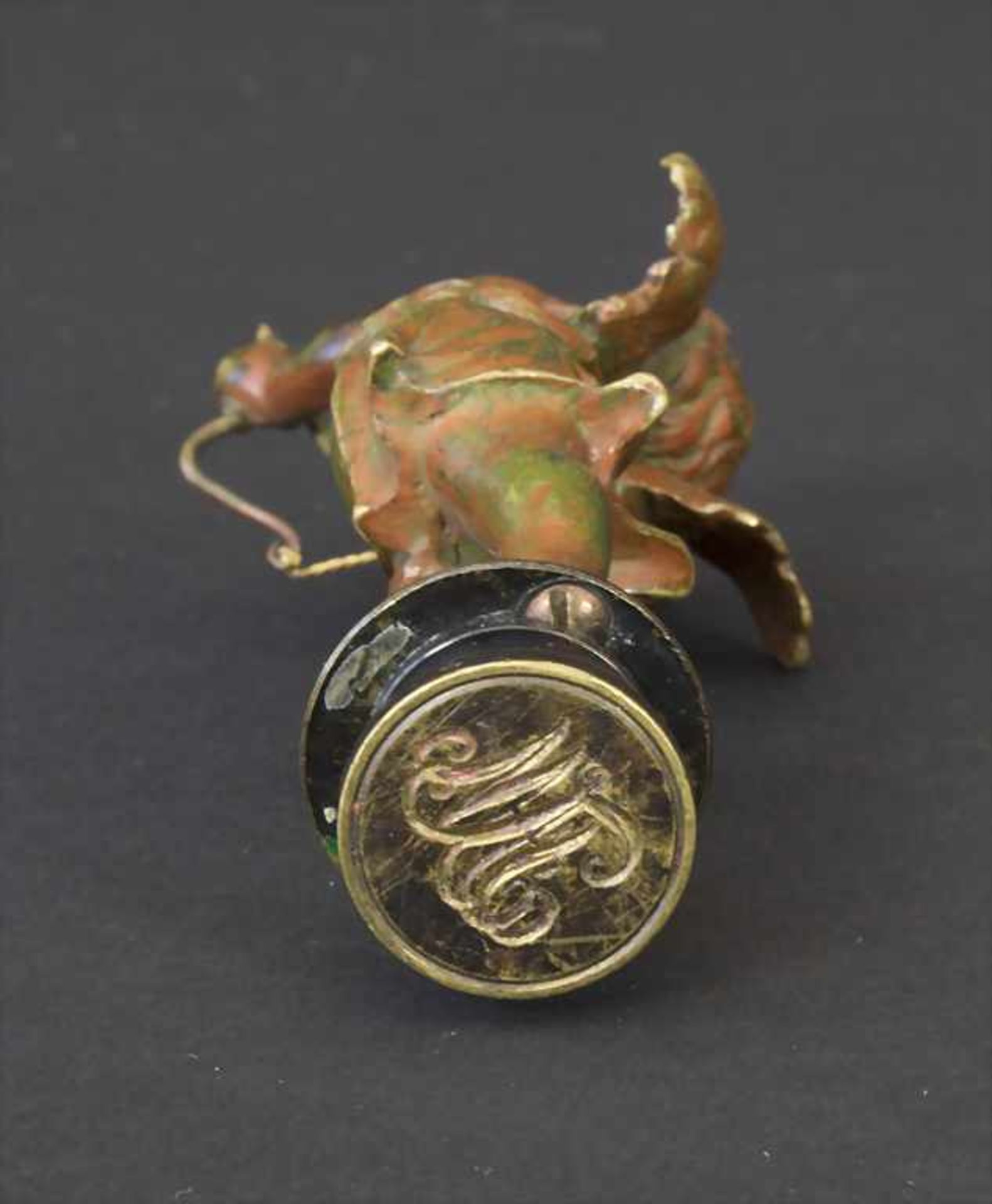 Amorette Petschaft / A seal (cupid), deutsch, um 1900Material: Bronze farbig gefasst,Höhe: 8,5 cm, - Image 3 of 3