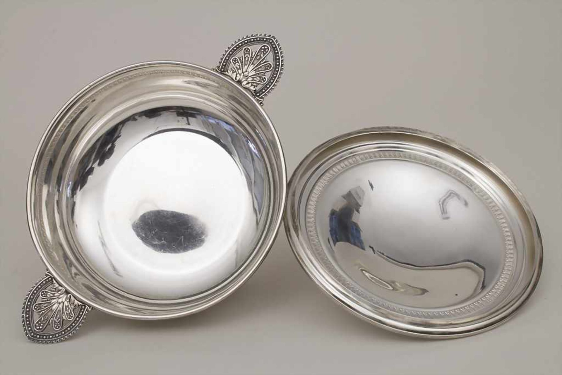 Deckelterrine / A covered silver tureen / Légumier en argent / Page Freres, Paris, um - Bild 10 aus 13