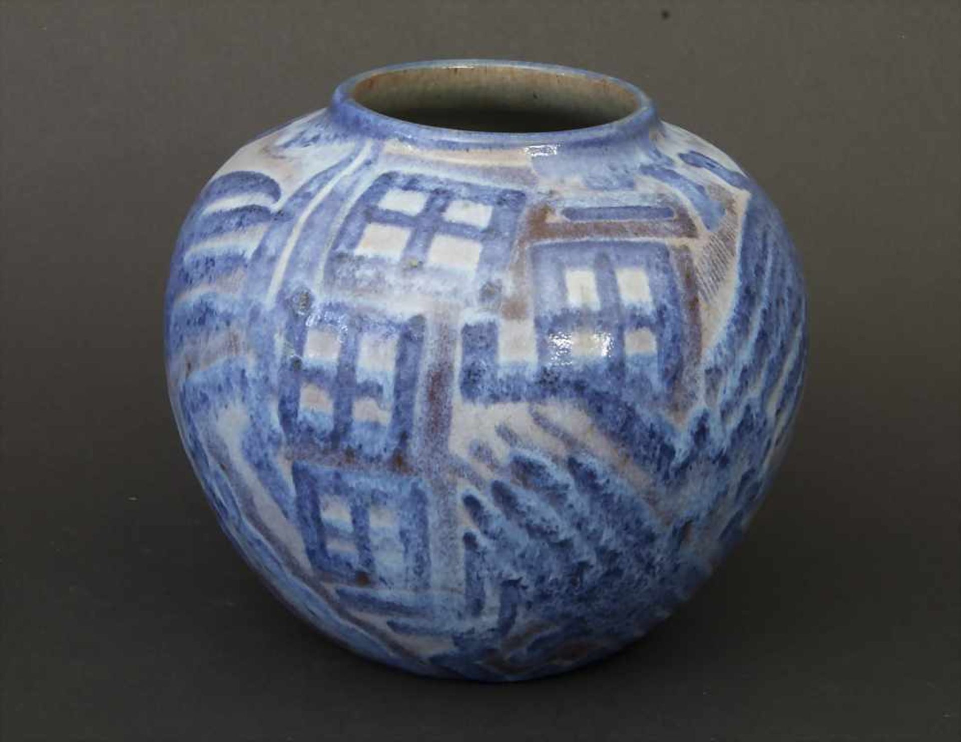Vase mit stilisiertem Vogeldekor / A vase with stylised birds, Sèvres, um 1930Material: Keramik, - Image 2 of 5