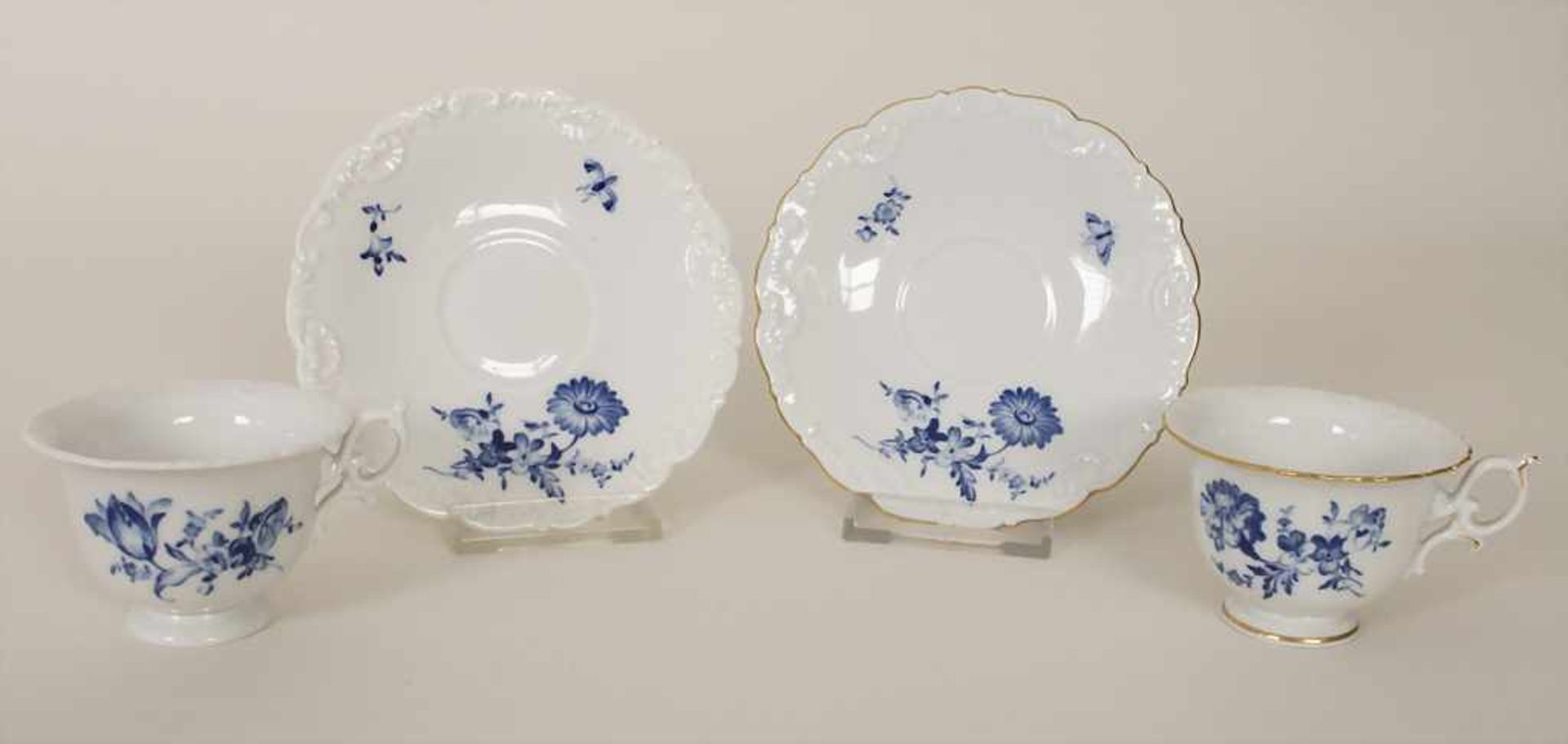 2 Mokkatassen mit Untertassen 'Blaue Blume' / A set of 2 mocha cups and saucers 'Blue Flower',