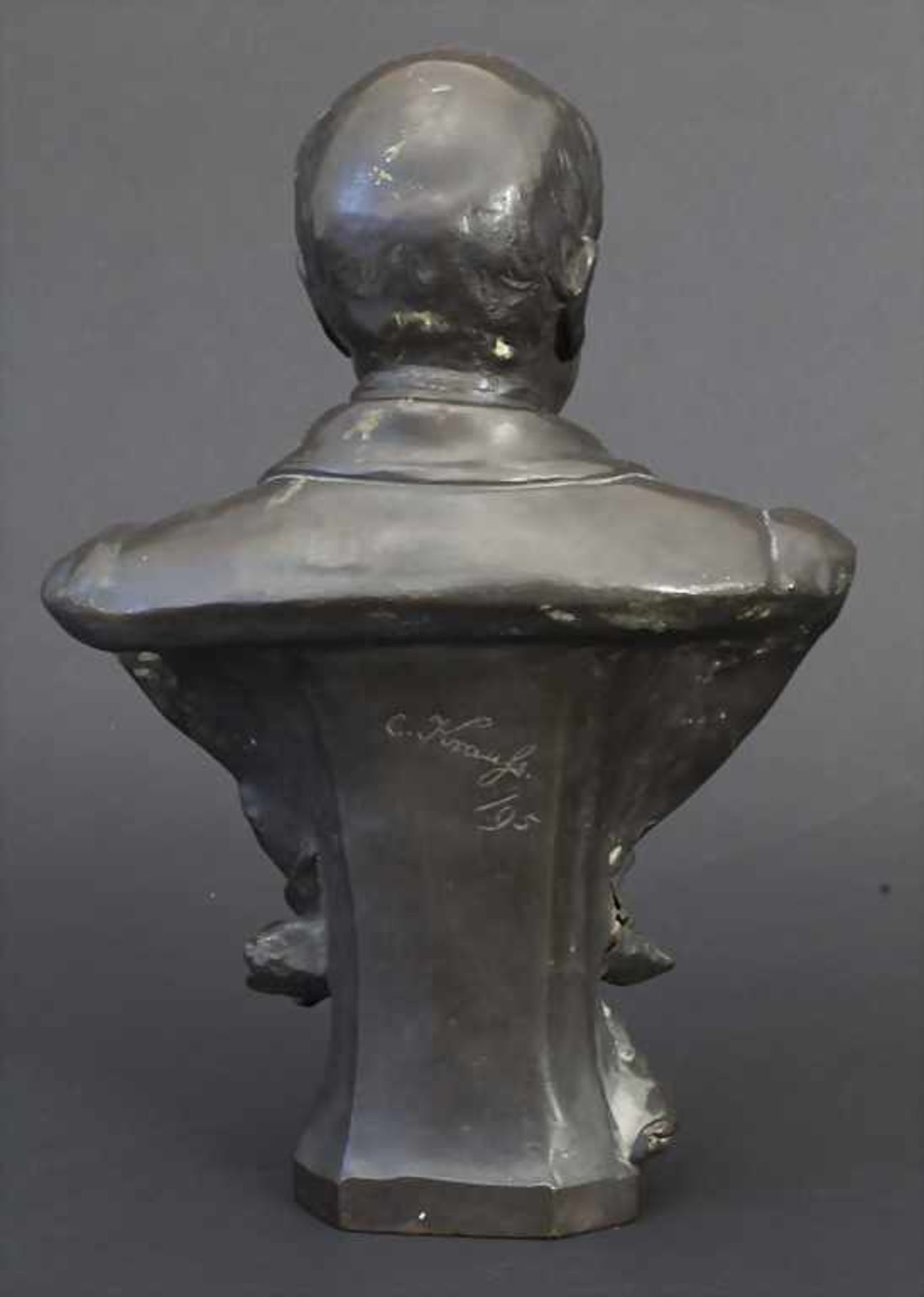 Bismarck Büste / A Bismarck bust, C. Krauß, um 1900Material: Kupfer patiniert,Signatur: C. Krauß ( - Image 3 of 6