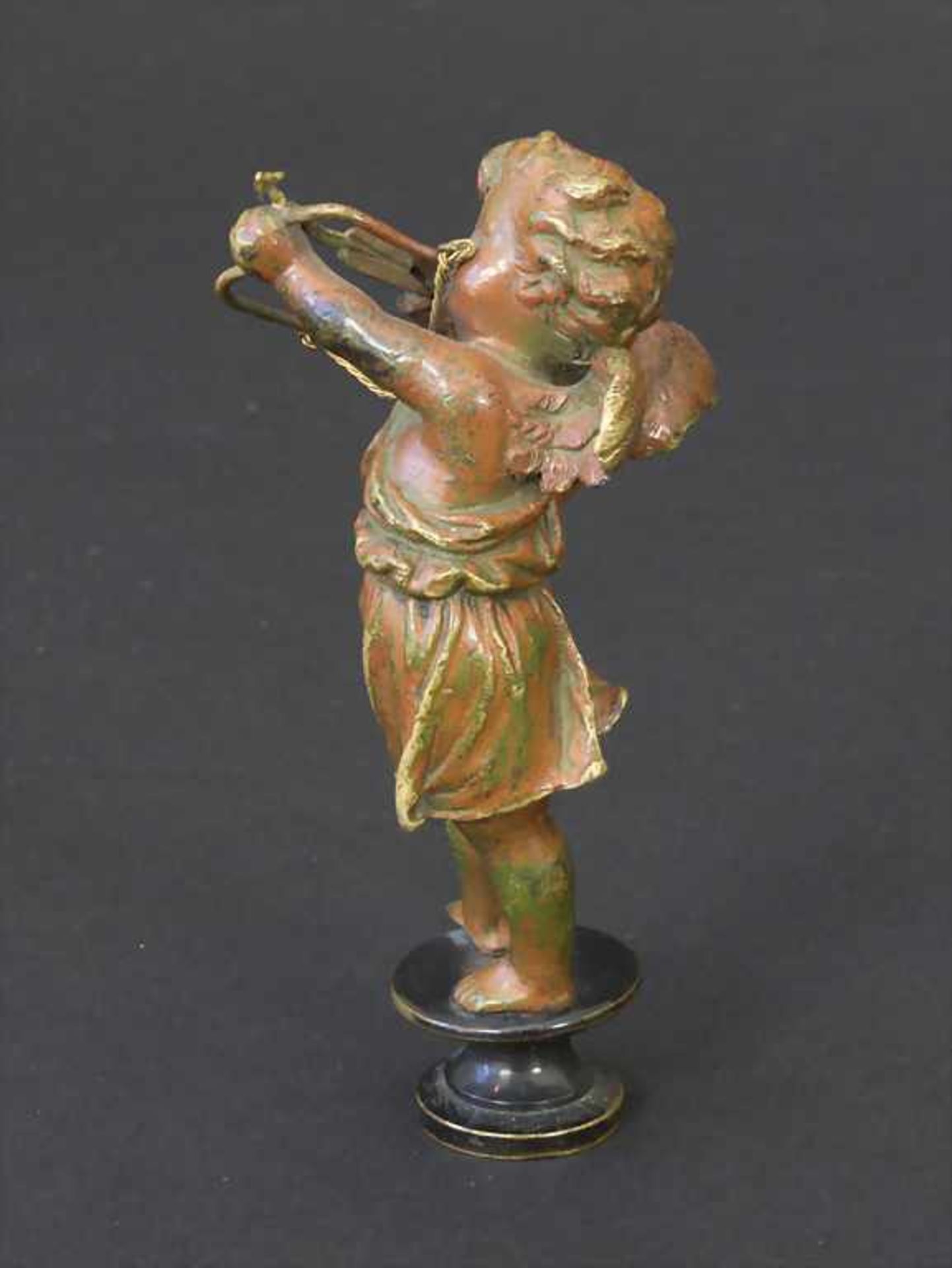 Amorette Petschaft / A seal (cupid), deutsch, um 1900Material: Bronze farbig gefasst,Höhe: 8,5 cm, - Bild 2 aus 3