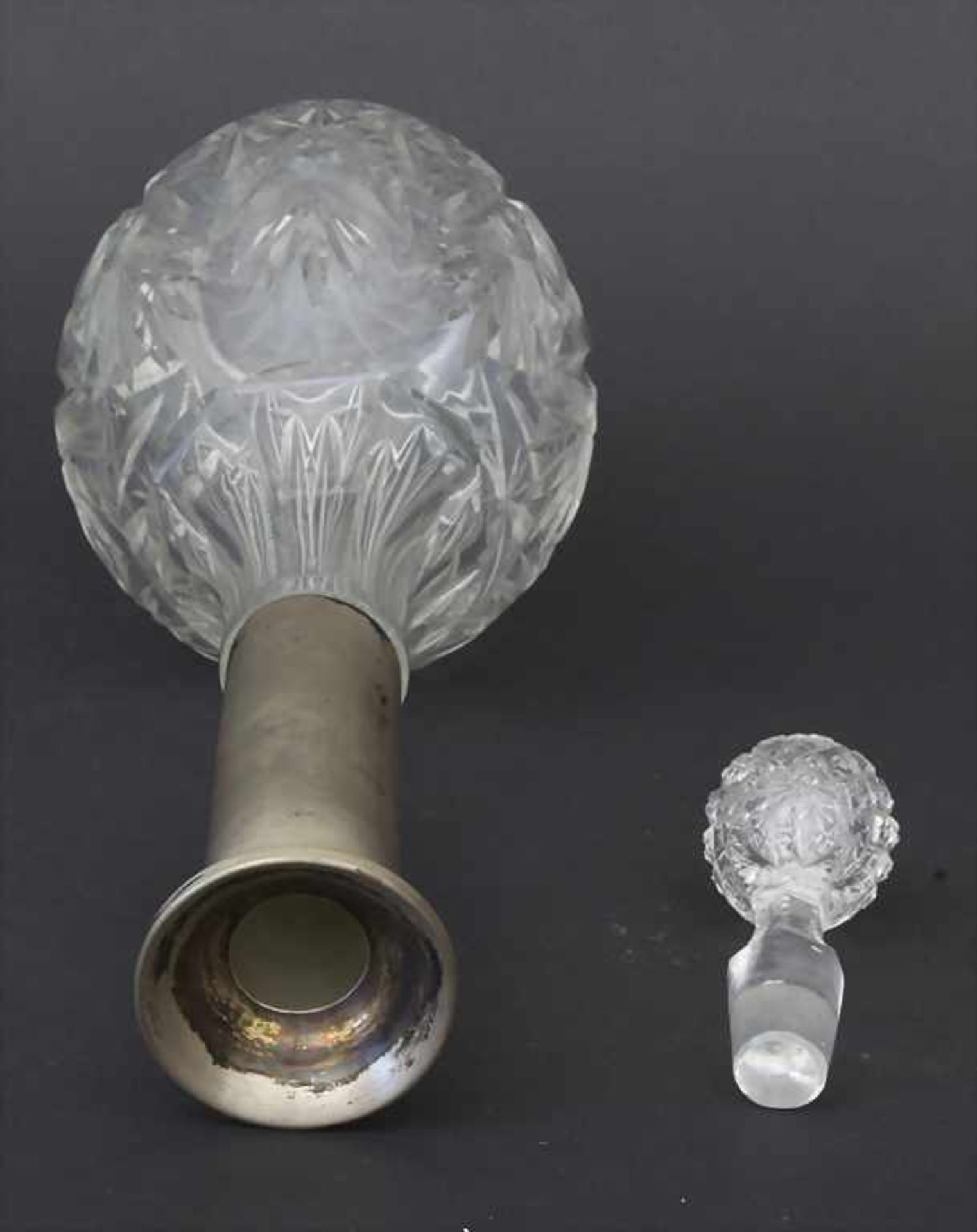 Kristallkaraffe mit Silbermontierung / A cut glass vase with silver mount, deutsch, um 1950Material: - Bild 3 aus 5