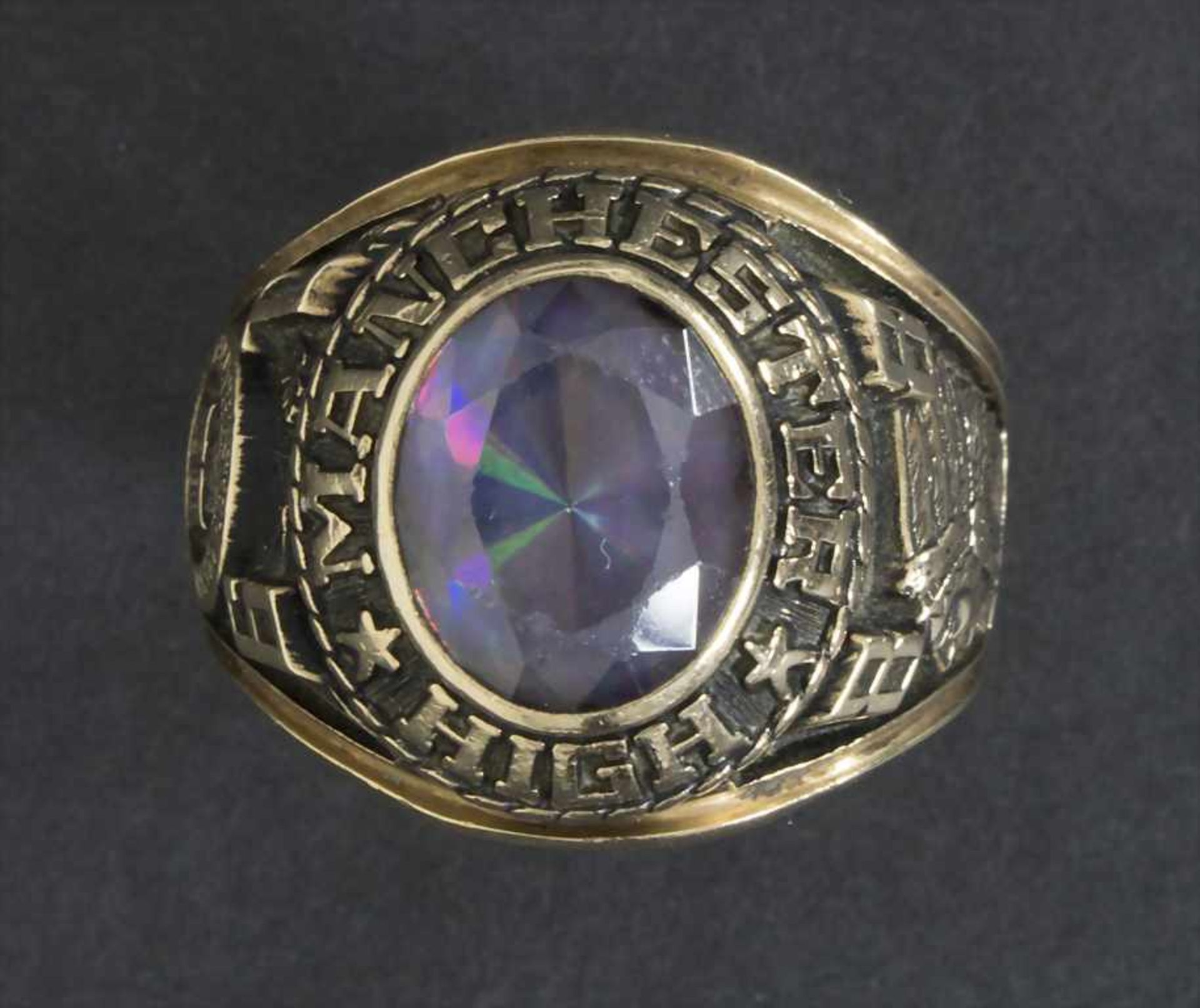 High School Class Ring 'MANCHESTER HIGH', 1988Material: Gold Au 416/000 10 Kt, violetter Farbstein,