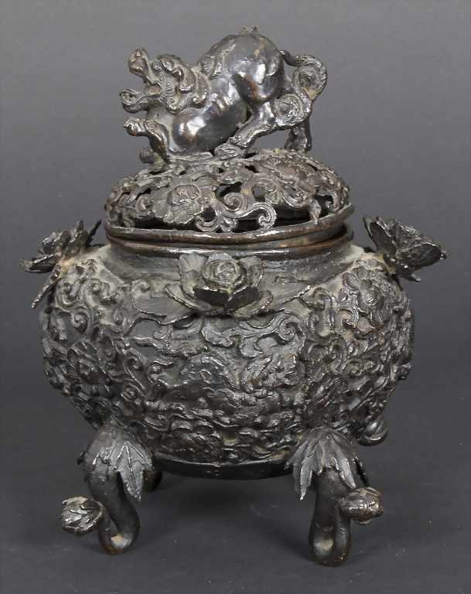 Räucherkoro mit Deckel, China, Qing-DynastieMaterial: kupferfarbene Bronze, dunkelbraun patiniert, - Image 3 of 8