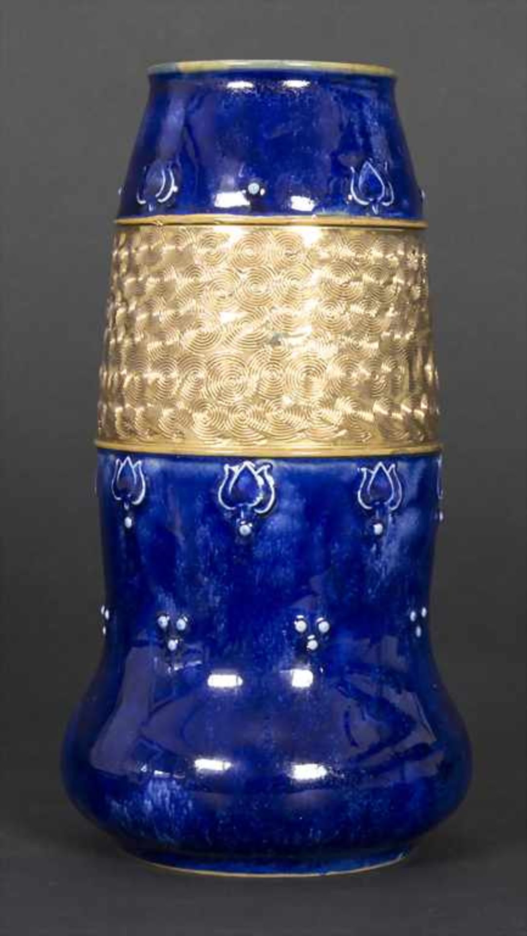 Jugendstil / Art Deco Vase, Royal Doulton, England, um 1920Material/Technik: Feinsteinzeug mit