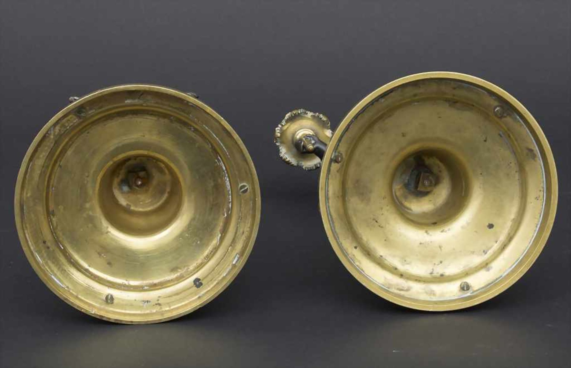 Paar figürliche Bronzeleuchter / A pair of candle sticks, Frankreich, 19. Jh.Material: Bronze mit - Image 3 of 5