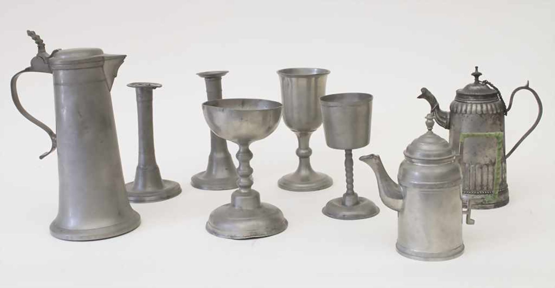 Konvolut Zinngeschirr / A set of pewterware, 18. bis 20. Jh.Material: Zinn,Bestehend aus: 3