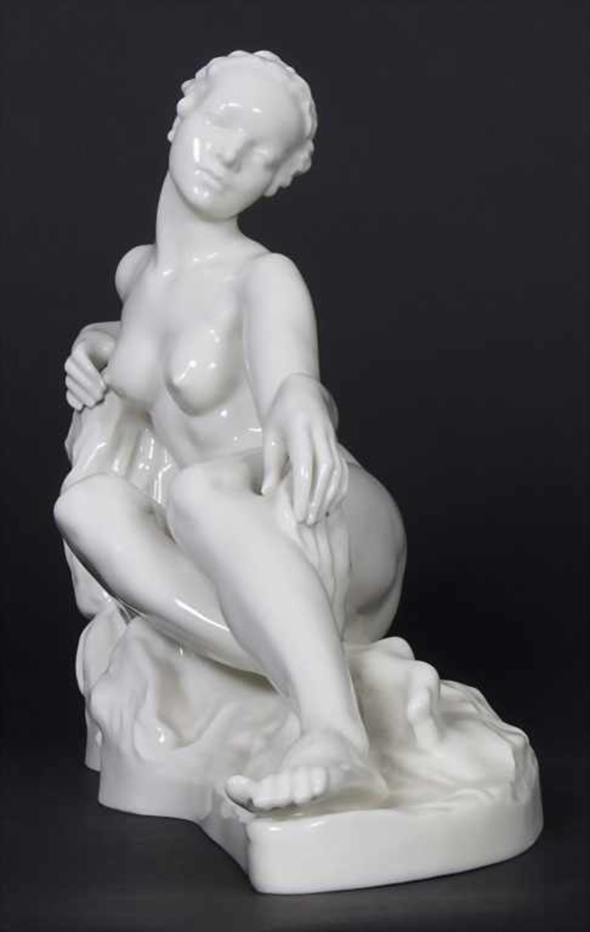 'Weiblicher Akt' / 'A female nude', G.A. Bredow für Rosenthal, um 1936Material: Weißporzellan, - Bild 4 aus 9