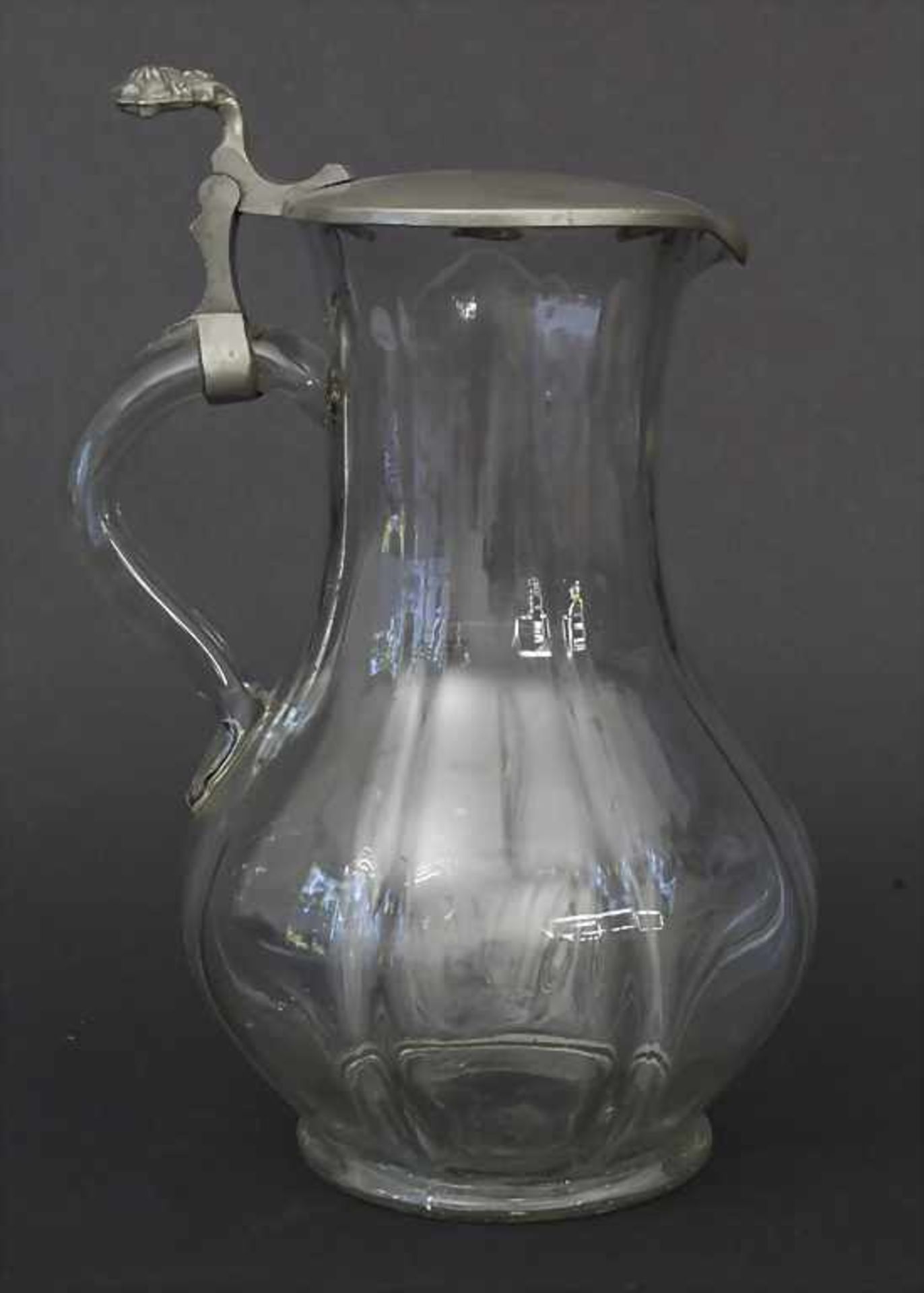 Biedermeier Weinkrug / A vine jug, deutsch um 1850Material: Klarglas mundgeblasen mit Zinndeckel, - Bild 3 aus 6