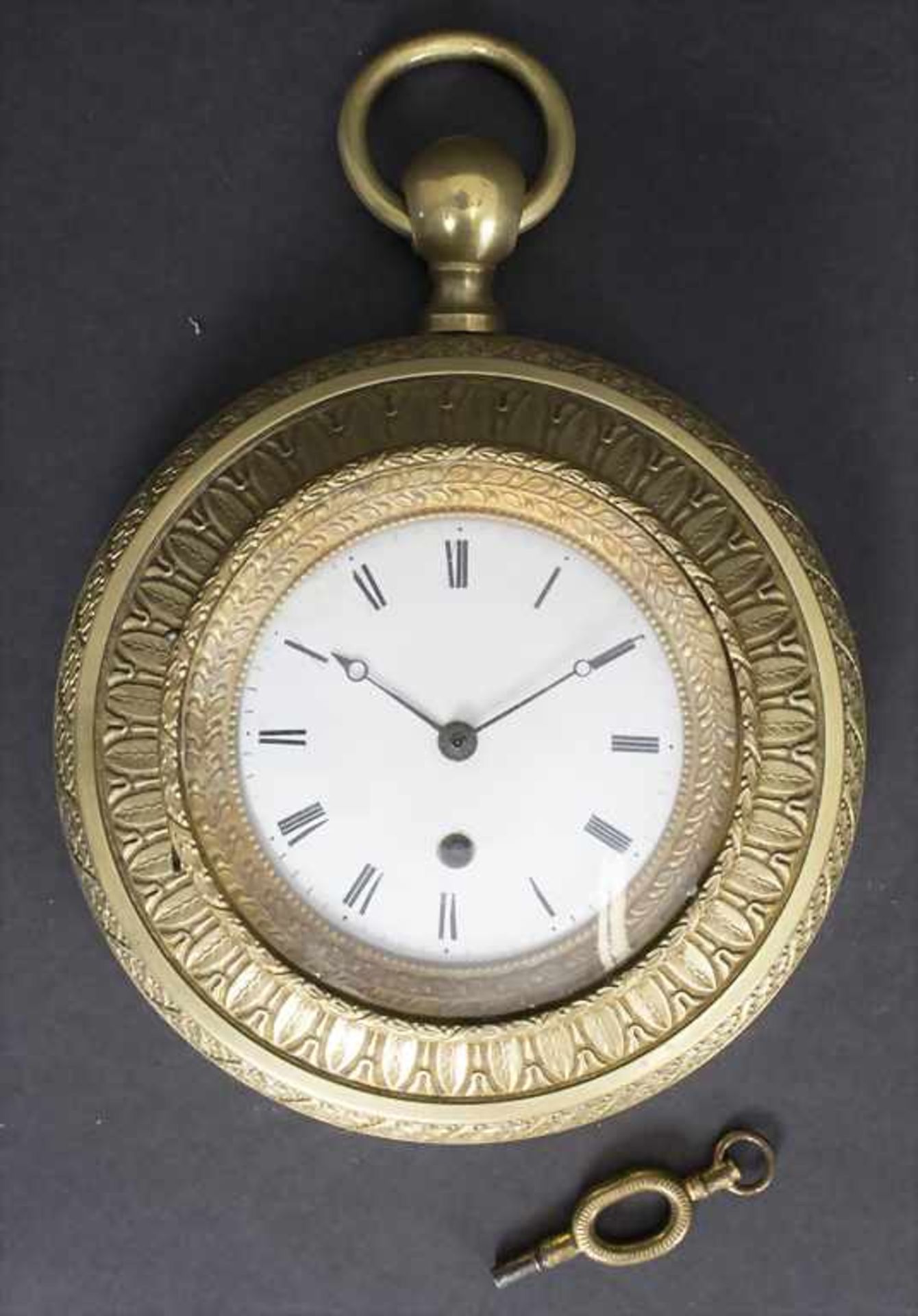 Wanduhr / A wall clock, Frankreich, um 1830Gehäuse: Bronze vergoldet,Werk: Spindelwerk mit