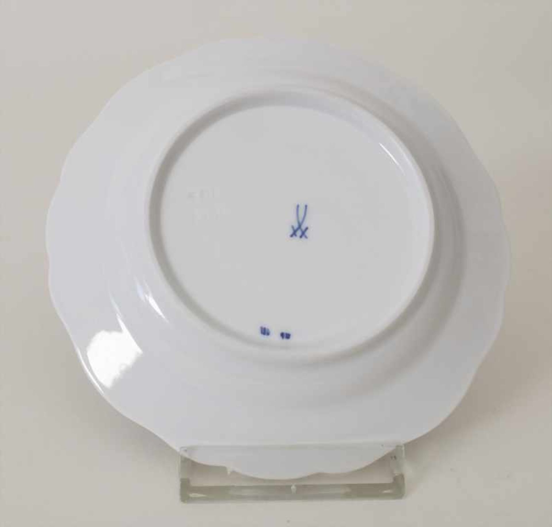 4 kleine Teller mit Zwiebelmuster / 4 small plates with 'Onion Pattern', Meissen, Mitte 20. Jh. - Image 7 of 10