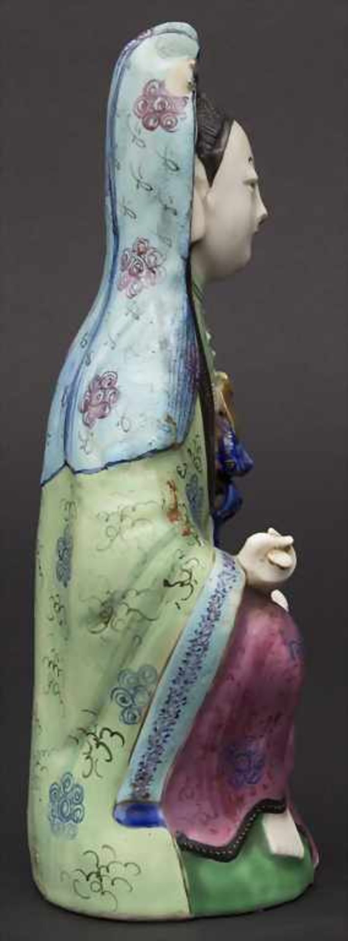 Guanjin bzw. Räuchergefäß, China, Qing-Dyastie, 18.Jh.Material: Porzellan, polychrom bemalt, - Image 2 of 6