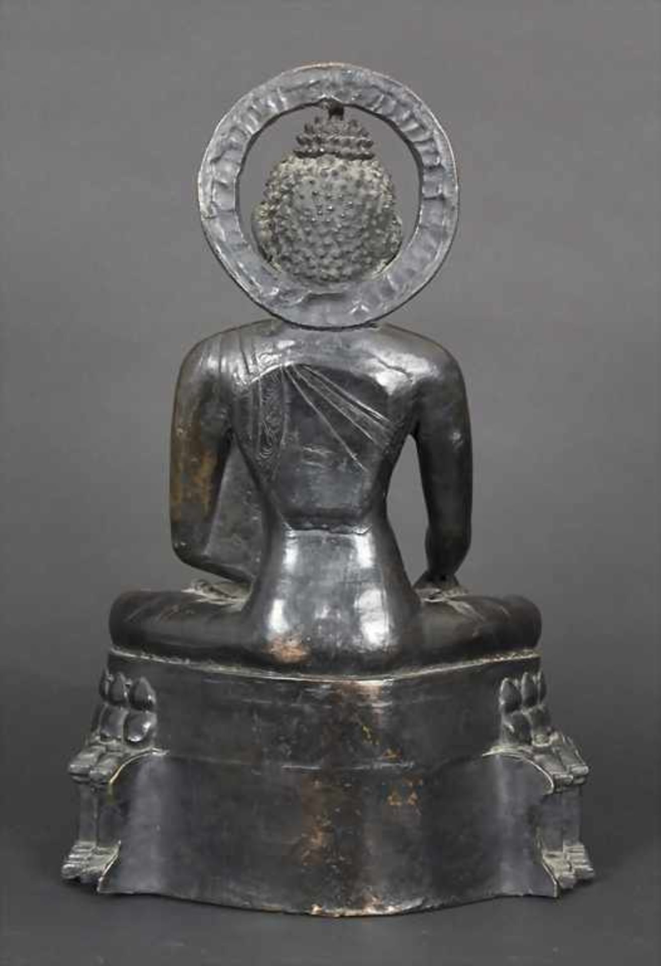 Buddhafigur 'Shakyamuni' / A buddha figure 'Shakyamuni', Tibeto-ChinesischMaterial: Bronze, - Image 3 of 4