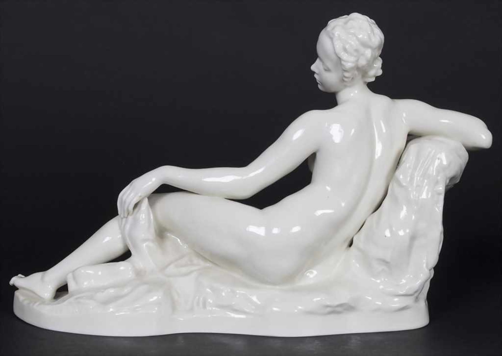 'Weiblicher Akt' / 'A female nude', G.A. Bredow für Rosenthal, um 1936Material: Weißporzellan, - Bild 2 aus 9