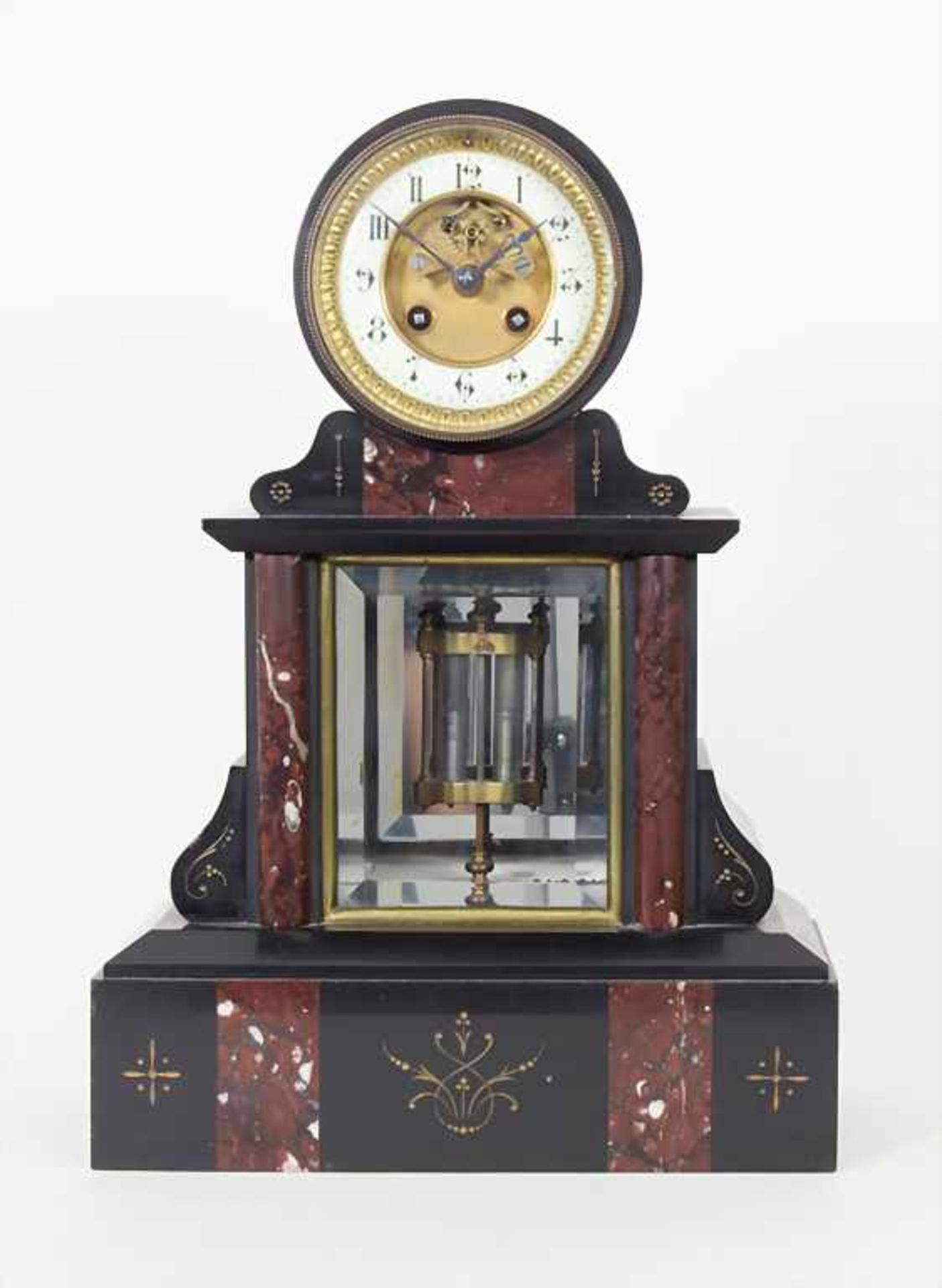 Kaminuhr, A table clock, Frankreich um 1900Gehäuse: Marmor in unt. Farben,Uhrwerk: