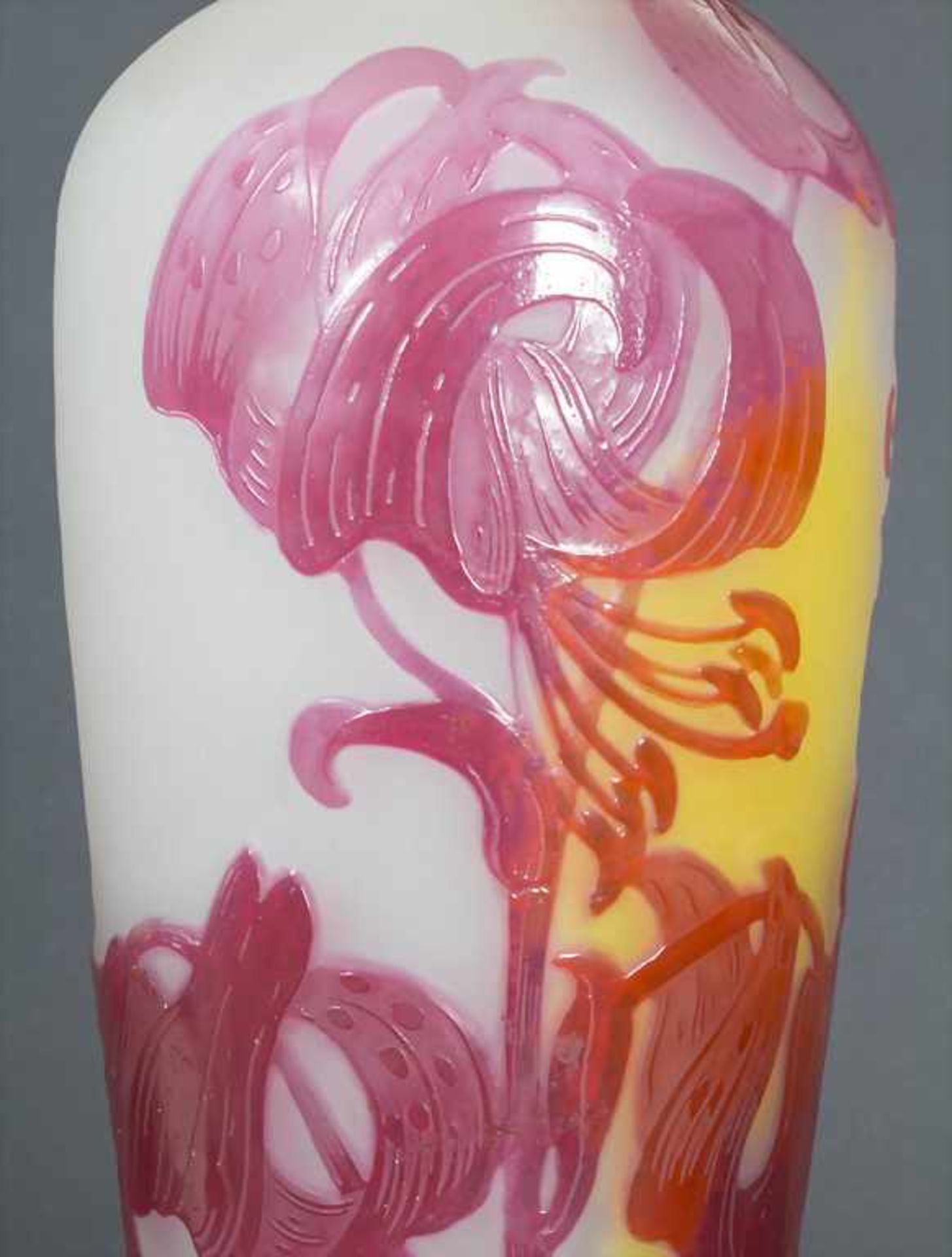 Große Jugendstil Vase mit Lilien / A large Art Nouveau vase with lilies, Emile Gallé, Ecole de - Bild 6 aus 6