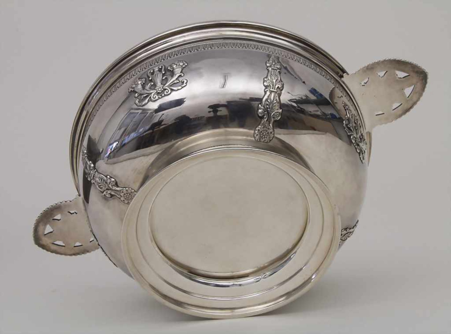 Deckelterrine / A covered silver tureen / Légumier en argent / Page Freres, Paris, um - Bild 9 aus 13