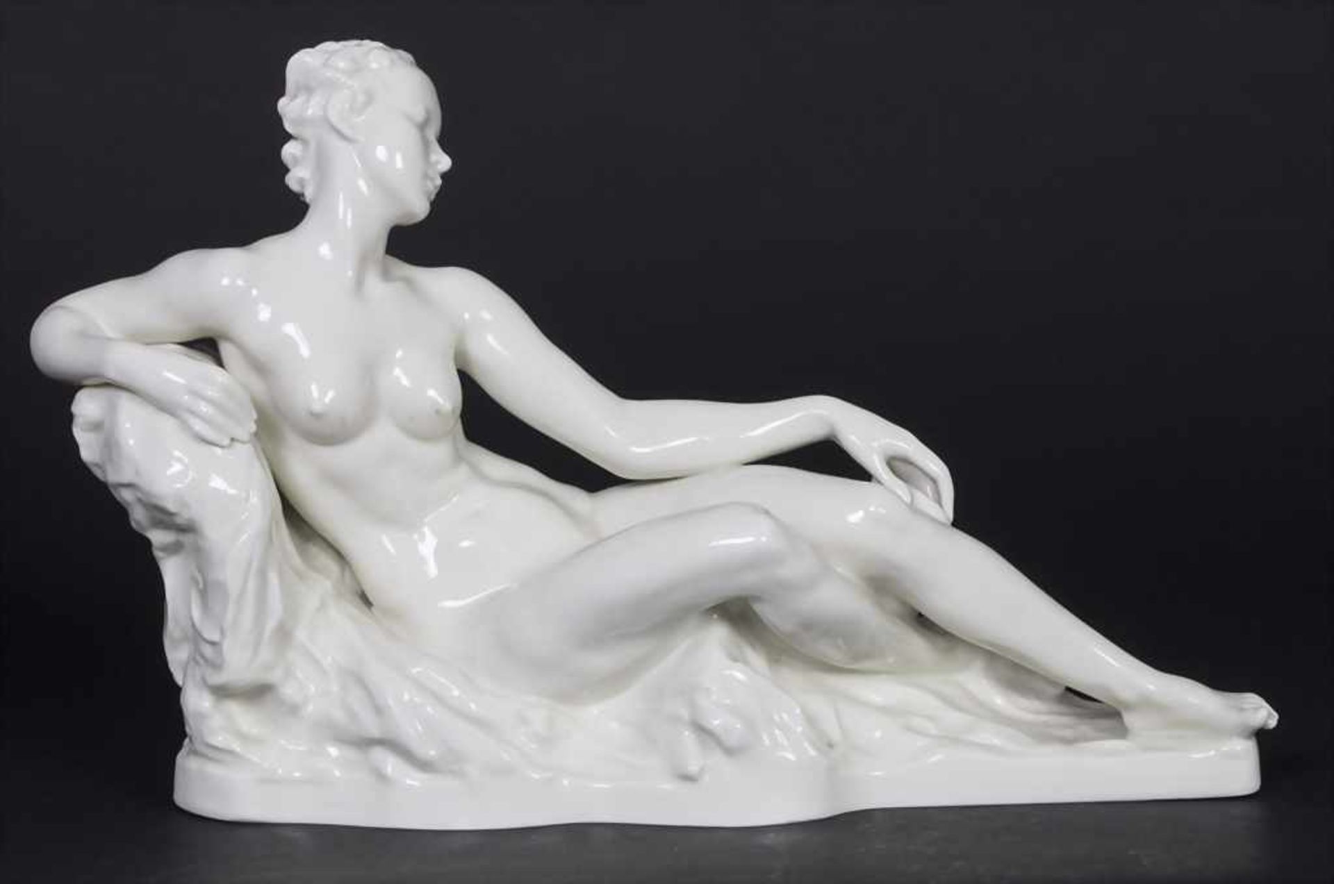 'Weiblicher Akt' / 'A female nude', G.A. Bredow für Rosenthal, um 1936Material: Weißporzellan,