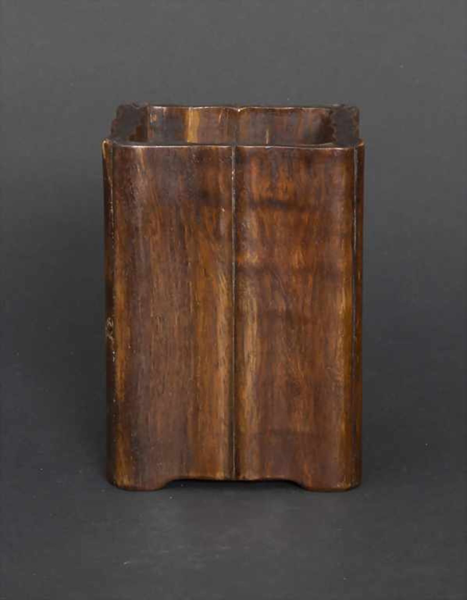 Pinselgefäß / A brush vessel, China 20. Jh.Material: Palisanderholz, geschnitzt,Höhe: 12 cm, - Image 2 of 4