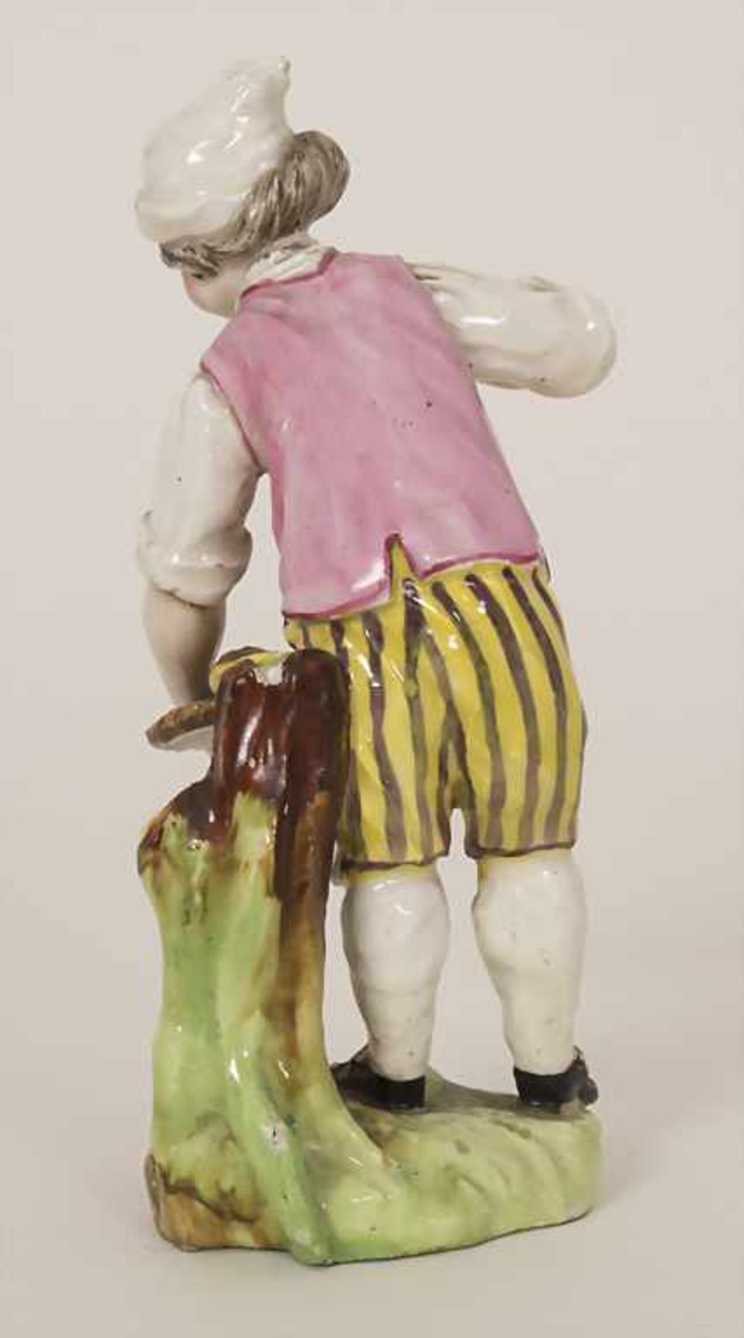 Bäckerjunge mit Backwaren / A baker's boy with pastries, wohl Niderviller, um 1770Material: Fayence, - Image 3 of 6