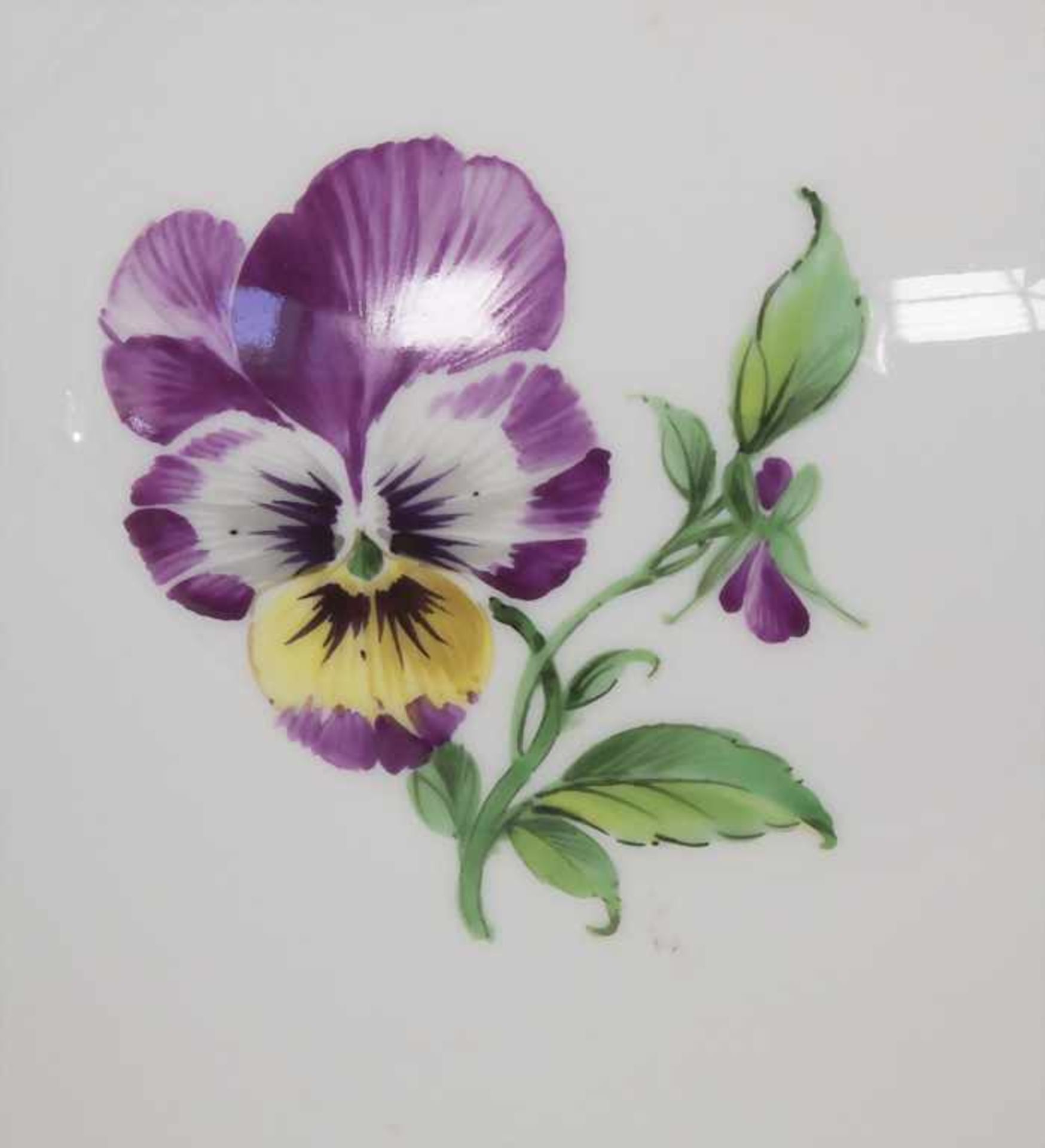 Vase mit Blumenmalerei / A vase with flowers, KPM Berlin, 20. Jh.Material: Porzellan, polychrom - Bild 4 aus 8