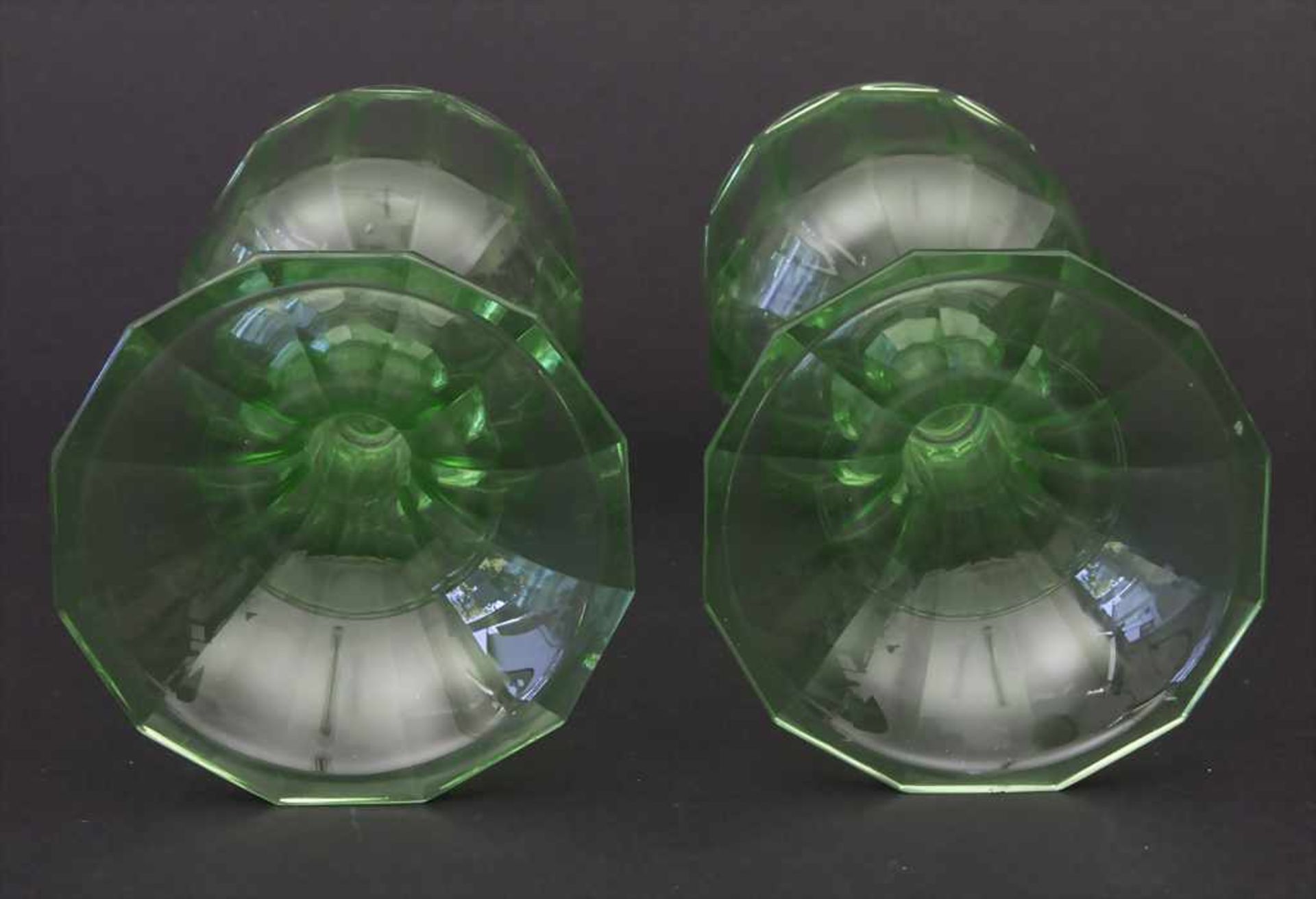 2 Urangläser / 2 uranium glasses, wohl J. & L. Lobmeyr, Wien, um 1880Material: grünes Uranglas mit - Bild 4 aus 4