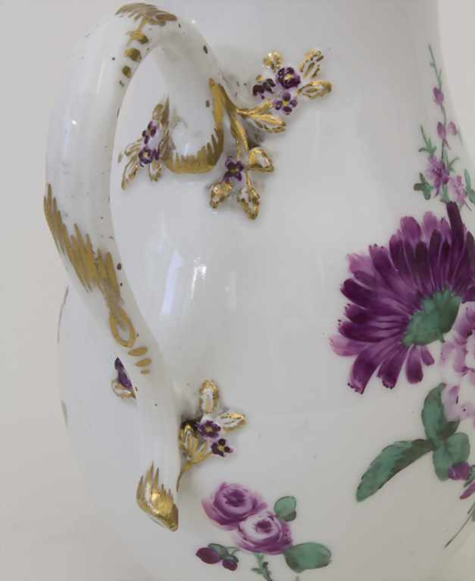 Kännchen mit Blumenmalerei / A small pot with flowers, Meissen, Punktzeit, 1763-1773Material: - Image 10 of 10