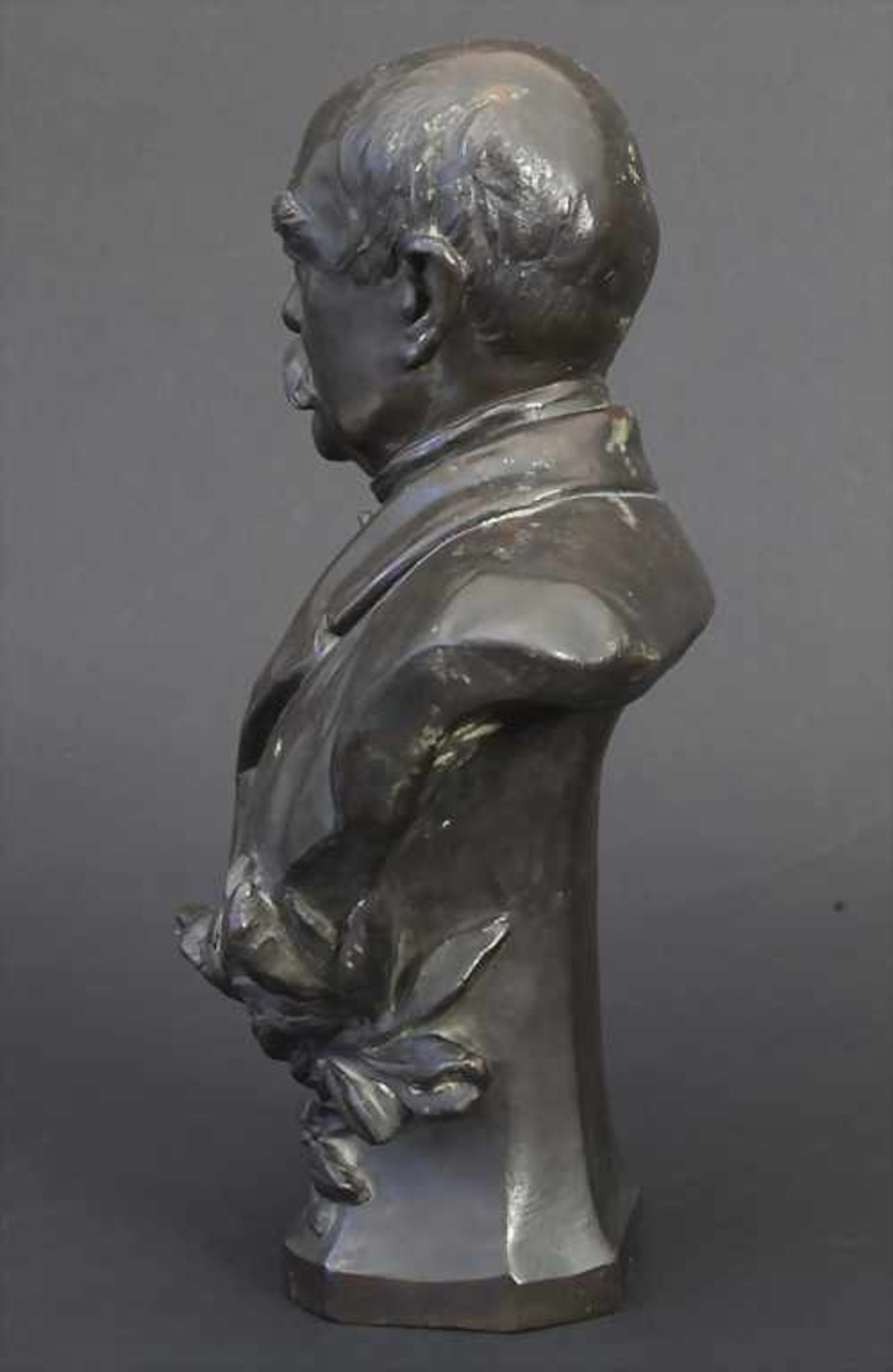 Bismarck Büste / A Bismarck bust, C. Krauß, um 1900Material: Kupfer patiniert,Signatur: C. Krauß ( - Image 4 of 6