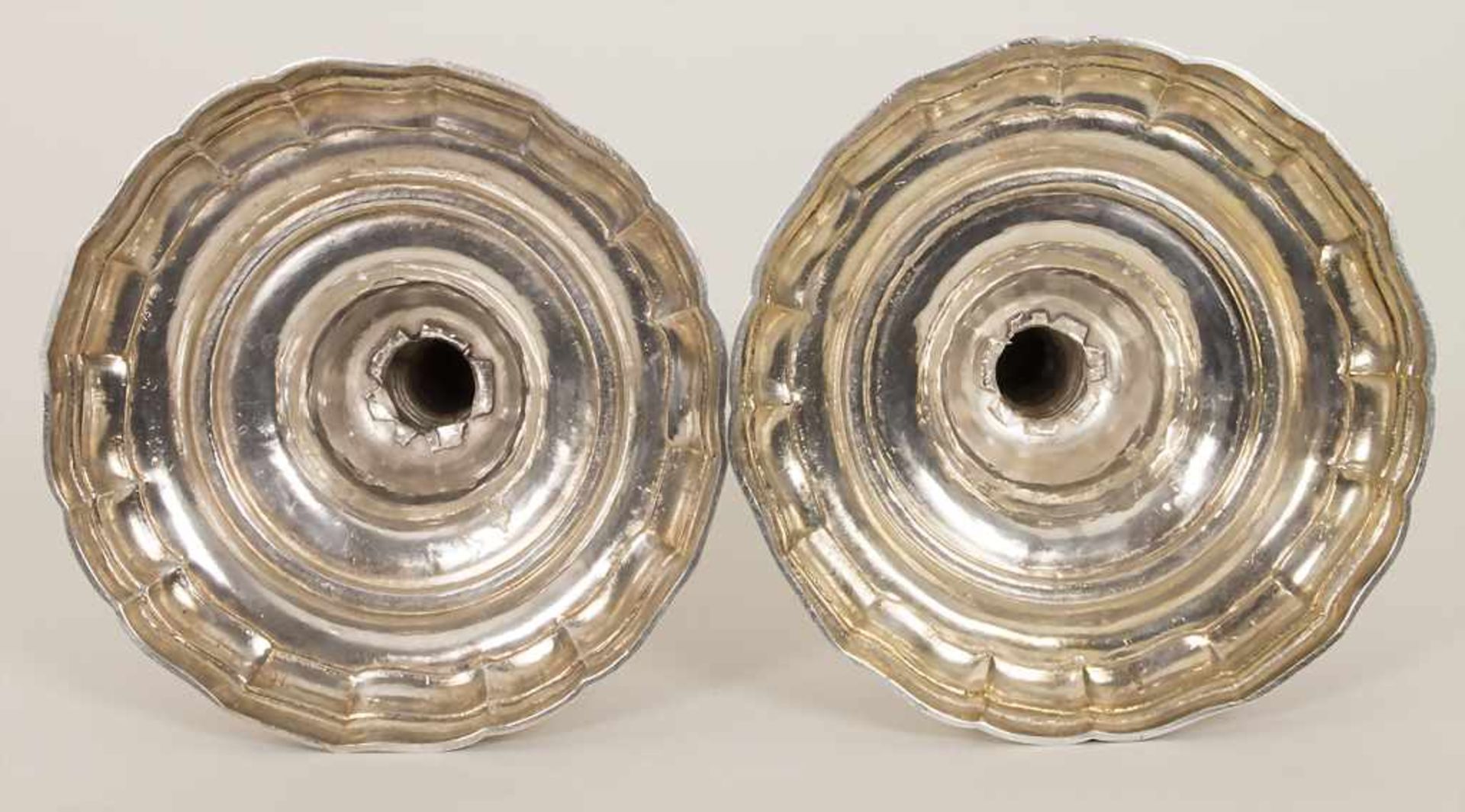 Paar Louis XVI Kerzenleuchter / A pair of Louis-seize silver candlesticks, René-Pierre Ferrier, - Image 3 of 7