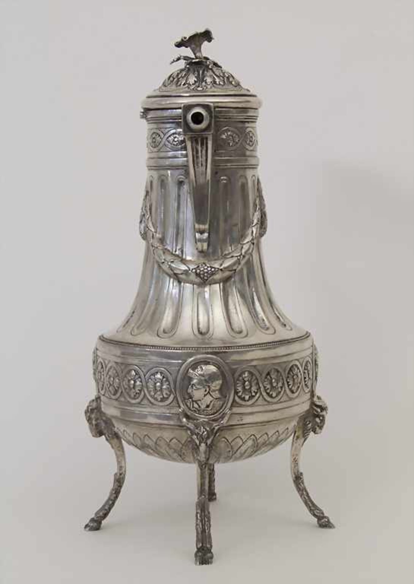 Großer Schenkkrug / A large silver jug, Schleissner, Hanau, um 1890Material: Silber 800,Marke: - Image 2 of 8