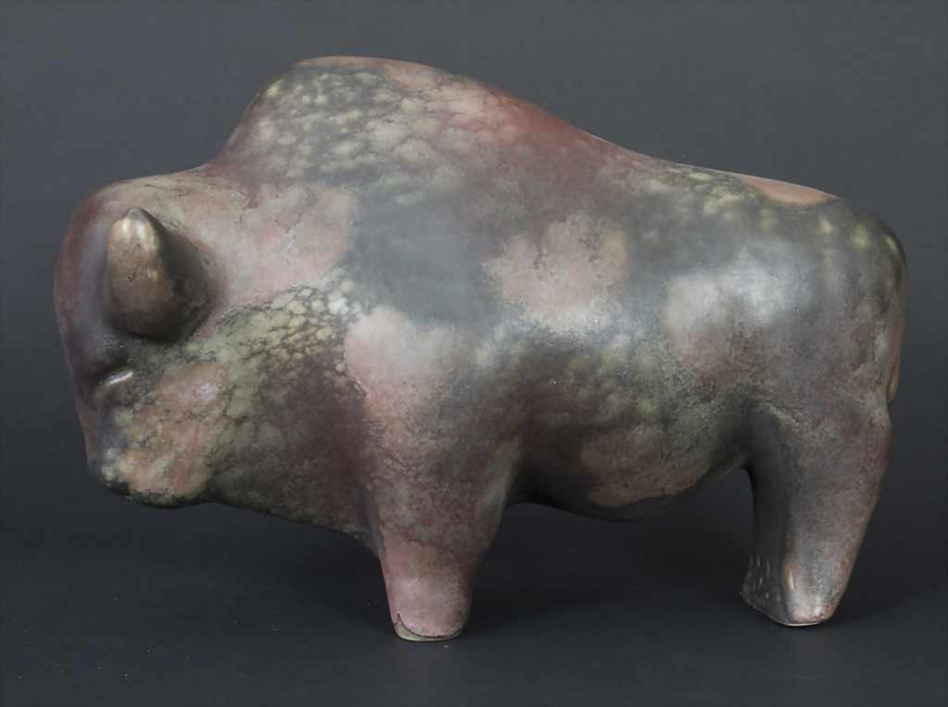 Kurt Tschörner (20. Jh.), Keramikskulptur 'Büffel' / Ceramic sculpture 'buffalo', Ruscha Keramik, um - Image 2 of 3