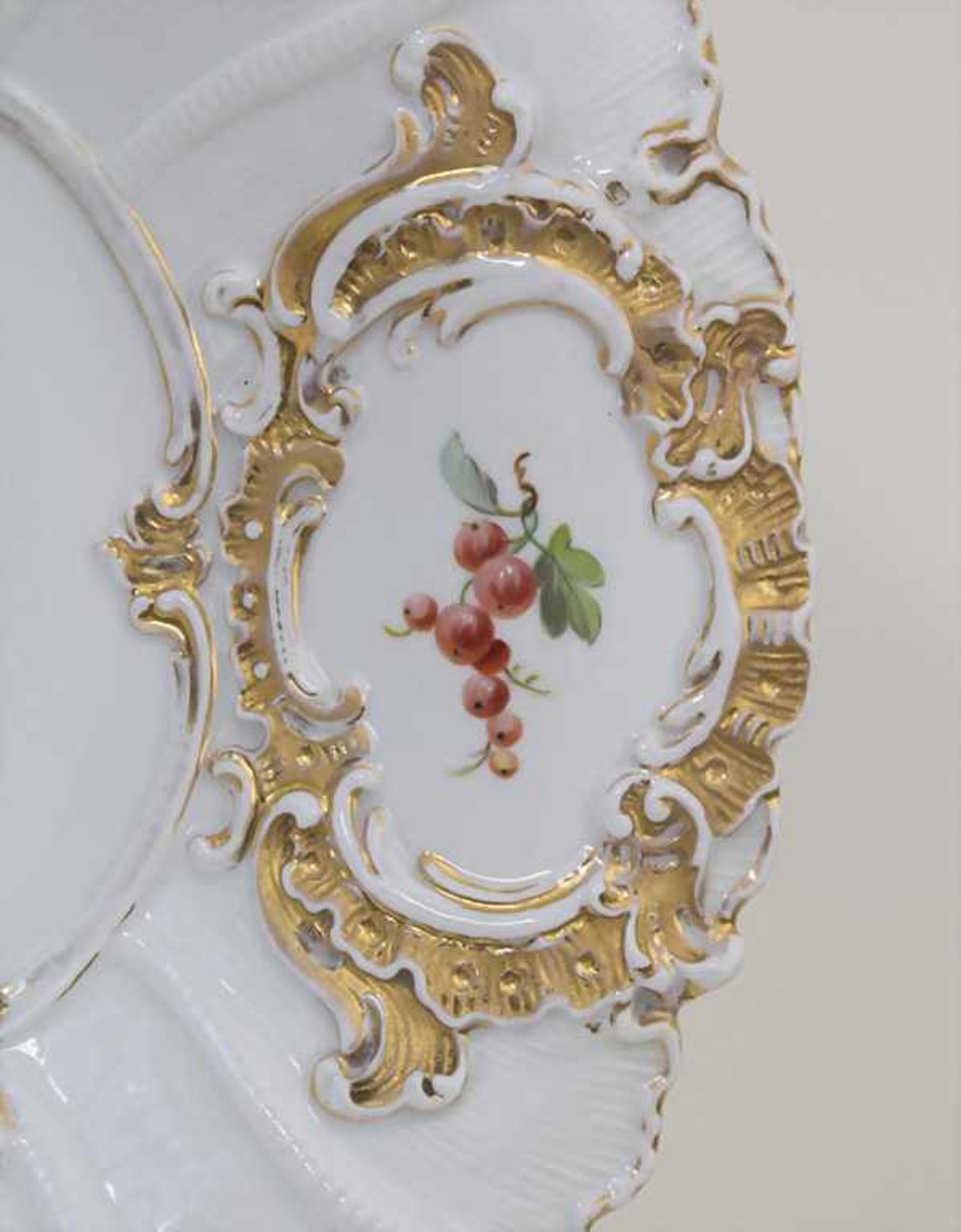 Prunkschale mit Früchtedekor / A splendid bowl with fruits, Meissen, 2. Hälfte 19. Jh.Material: - Image 5 of 5