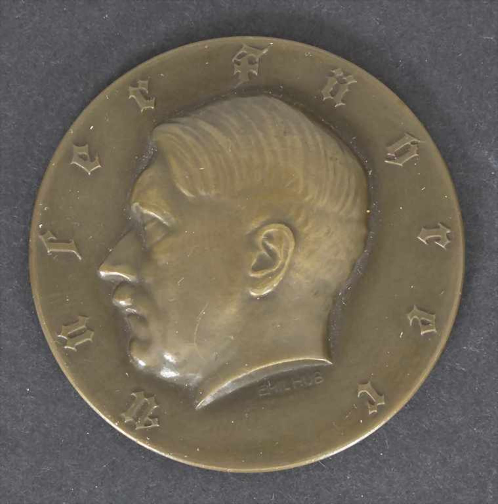 Verdienst-Medaille 'Portrait Adolf Hitler' / Medal of Merit 'portrait Adolf Hitler', um