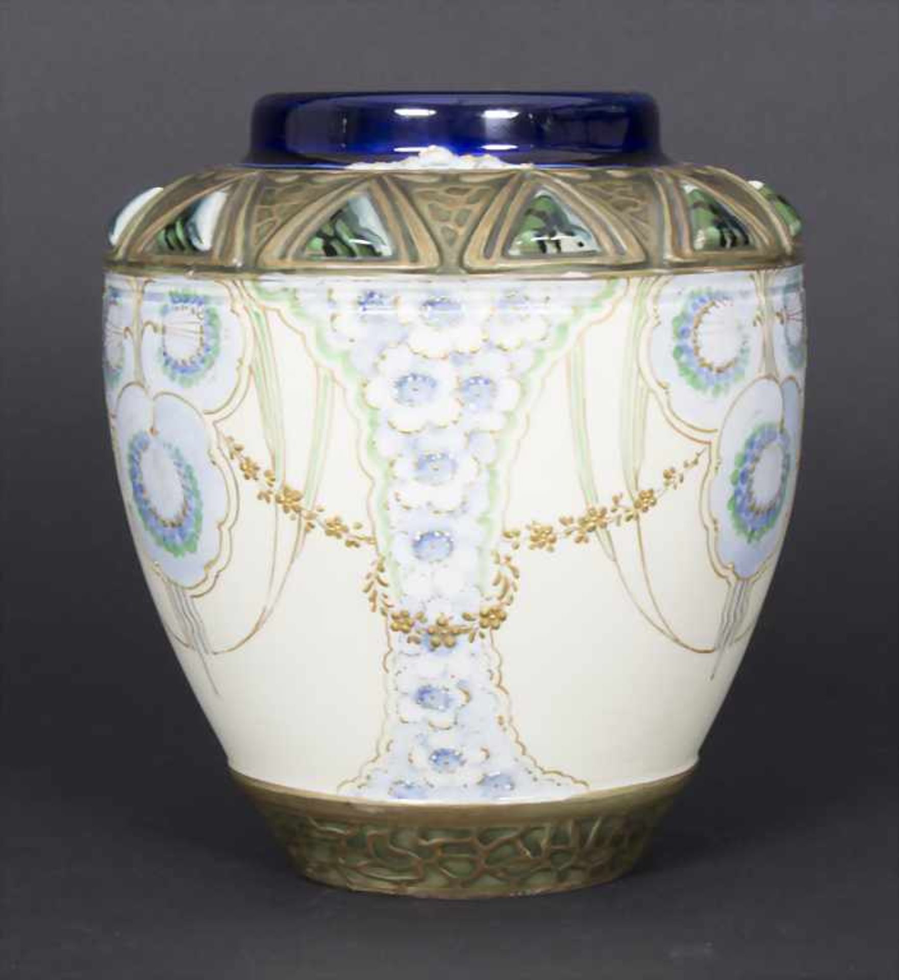 Jugendstil Vase / An Art Nouveau vase, Ernst Wahliss, Wien/Turn-Teplitz, um 1910Material: Porzellan, - Image 2 of 6