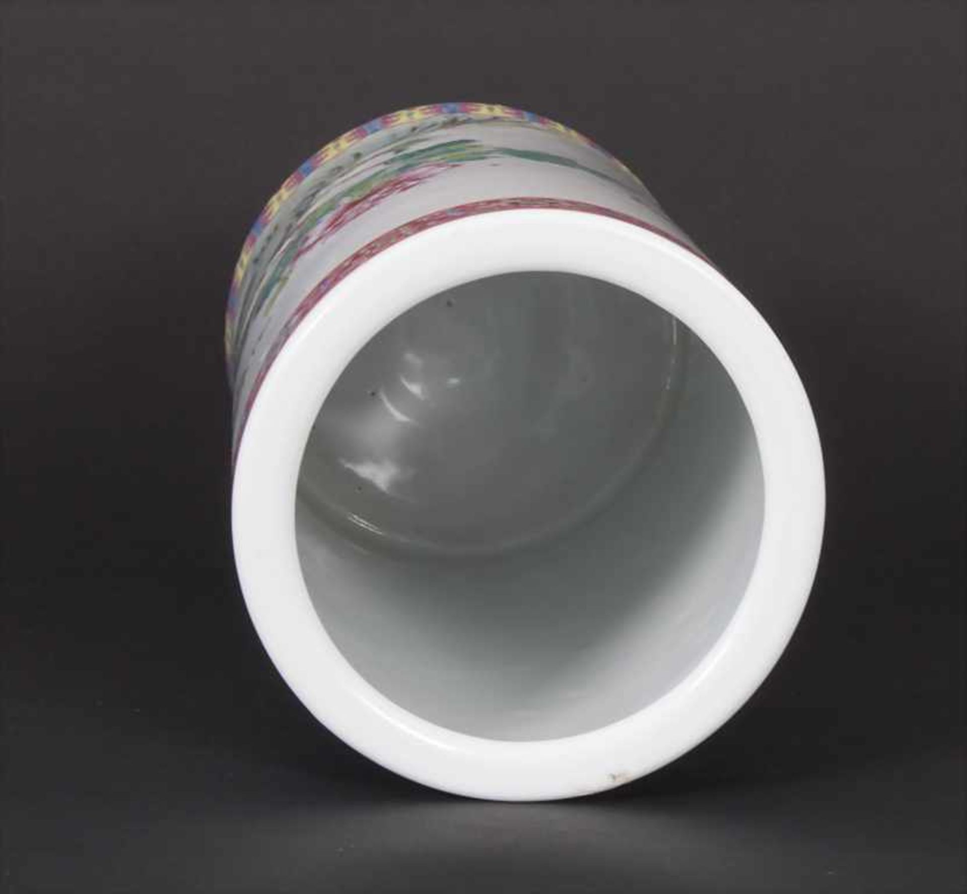 Porzellan-Vase / A Lidded Vase, China, 20. Jh.Material: Porzellan, mit polychromem Floraldekor, - Bild 5 aus 9