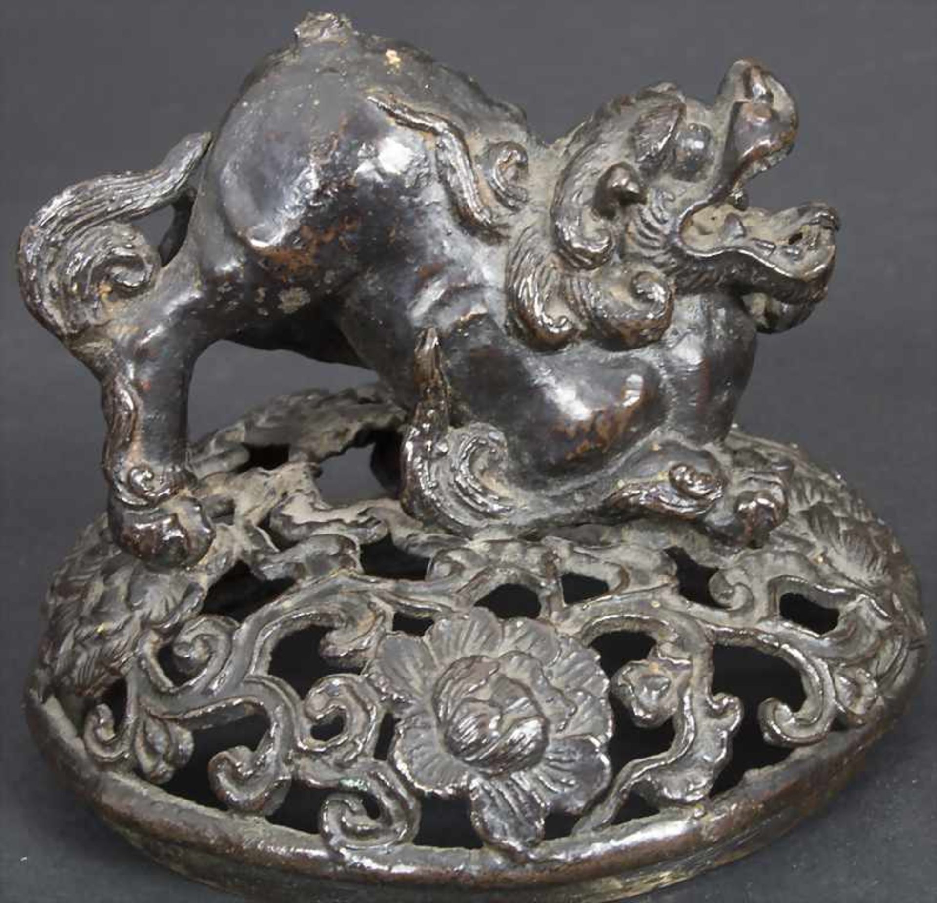 Räucherkoro mit Deckel, China, Qing-DynastieMaterial: kupferfarbene Bronze, dunkelbraun patiniert, - Image 8 of 8