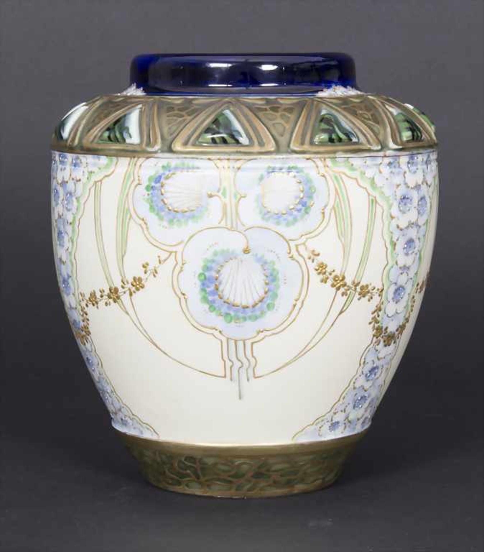 Jugendstil Vase / An Art Nouveau vase, Ernst Wahliss, Wien/Turn-Teplitz, um 1910Material: Porzellan,