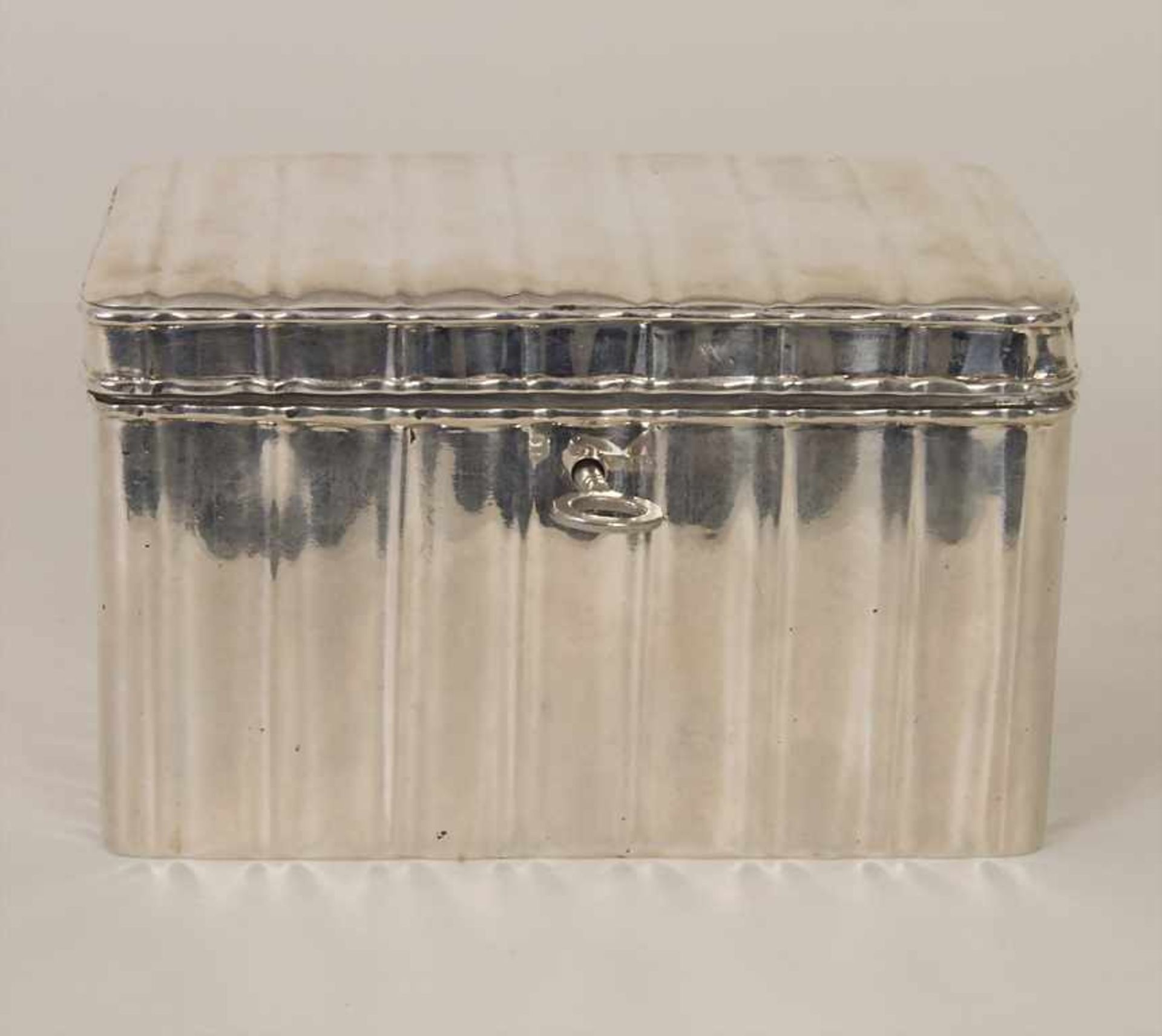 Zuckerdose / A silver sugar box, Stefan Mayerhofer, Wien, um 1835Material: Silber 13 Lot,Marke:
