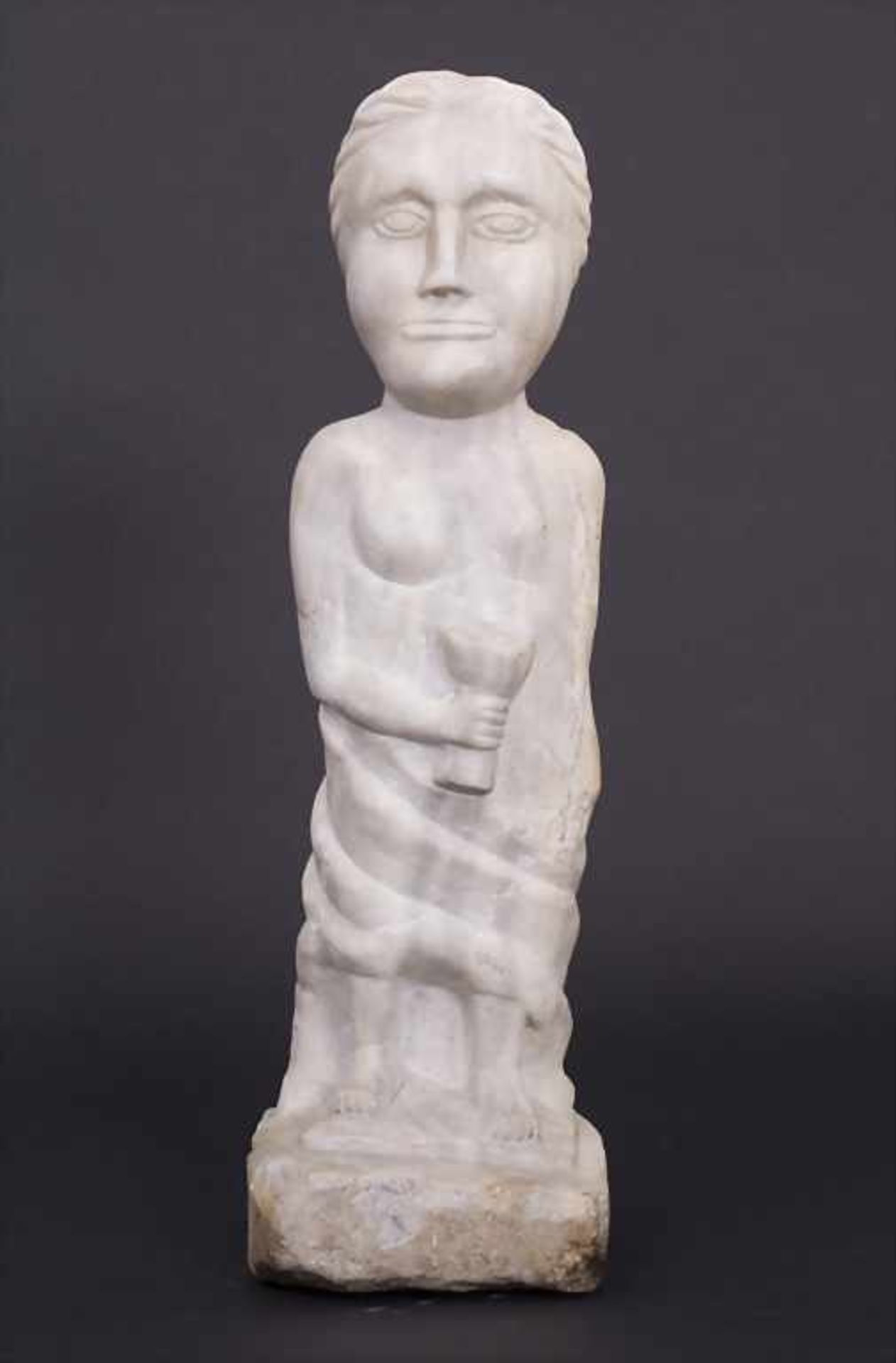 Marmorstatue 'Bacchantin' Frankreich, 16./17. Jh.Material: Heller Marmor, grau geädert,Höhe: 48 cm,