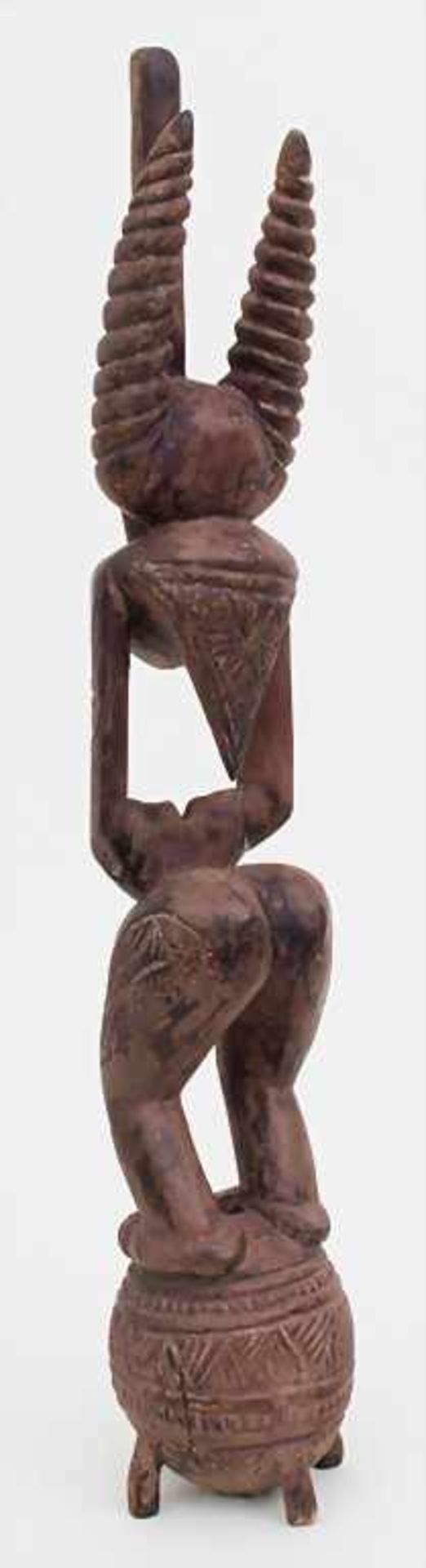 Männliche Figur / A male figure, Igala, NigeriaMaterial: Holz, rotbraune Patina,Höhe: 57 cm, - Image 2 of 4