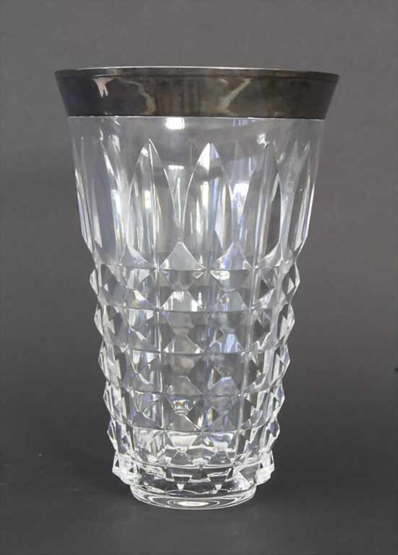 Kristallvase mit Silbermontierung / A cut glass vase with silver mount, Laufer, Osnabrück, um