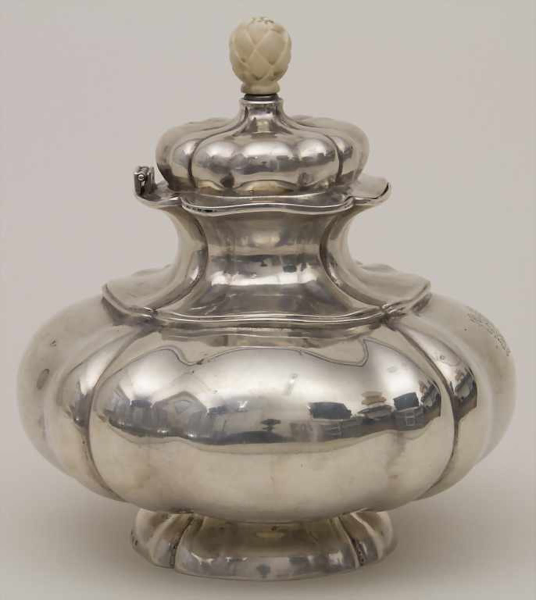 Große Deckeldose / A large lidded silver box, Wien / Vienna, um 1920Material: Silber 800/1000, mit - Bild 4 aus 10